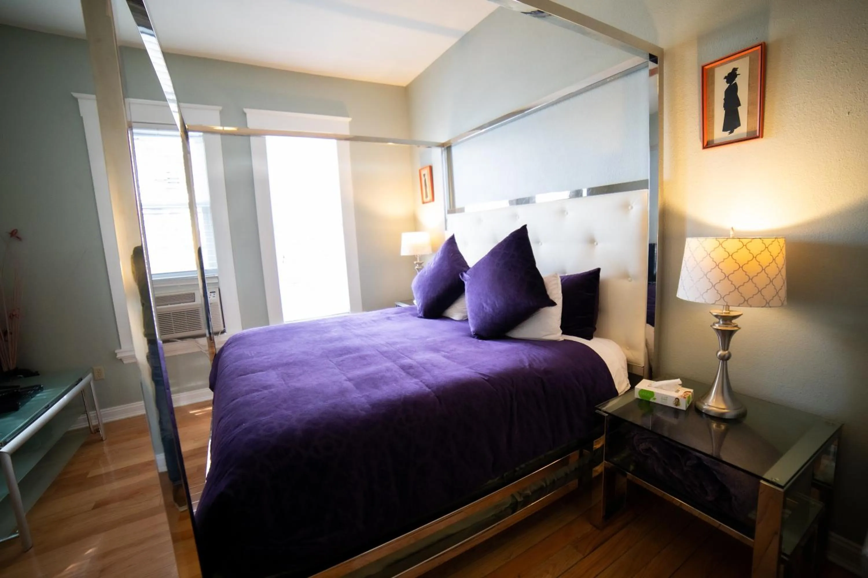 Photo of the whole room, Bed in Oak Tree Hotel