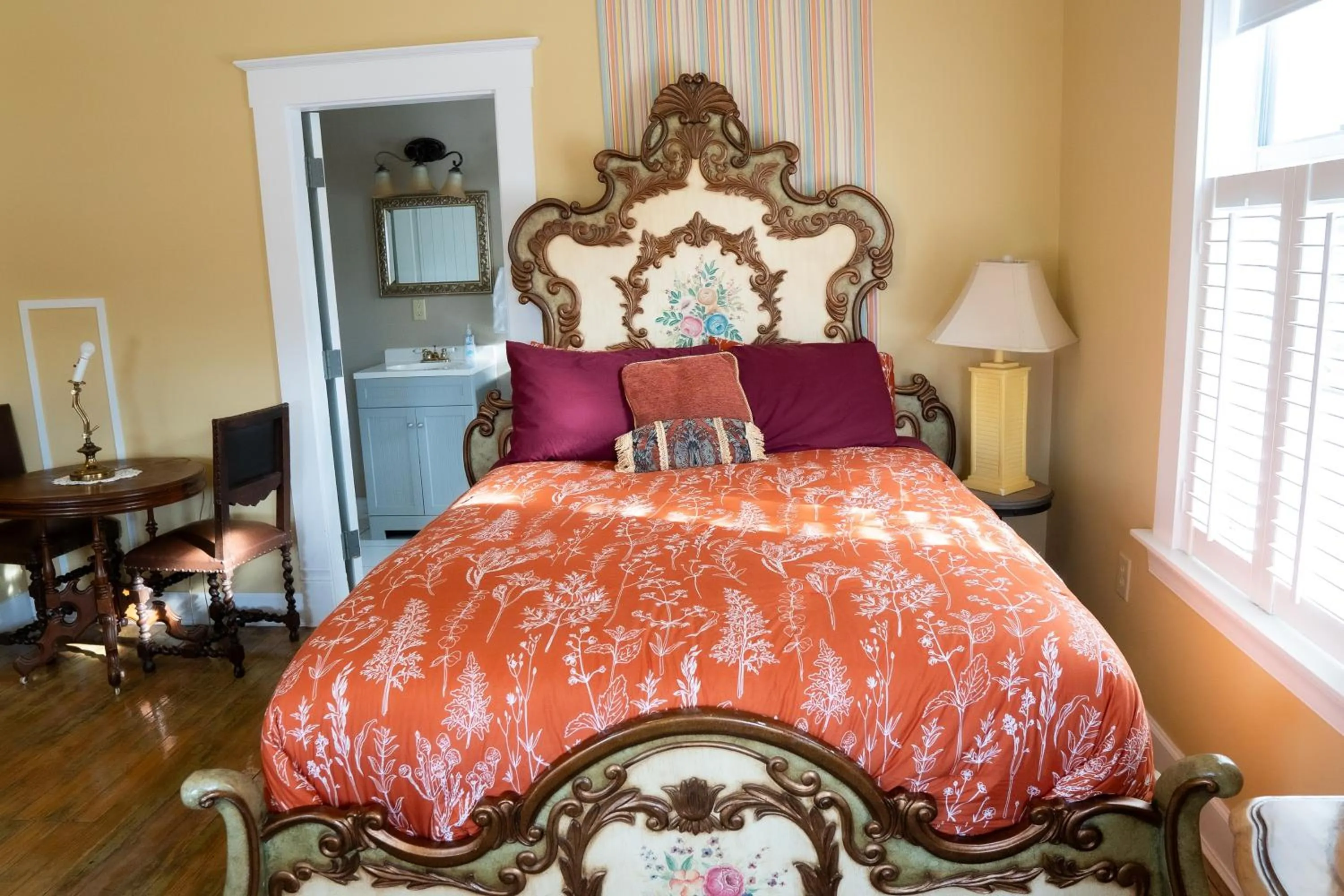 Bed in Oak Tree Hotel