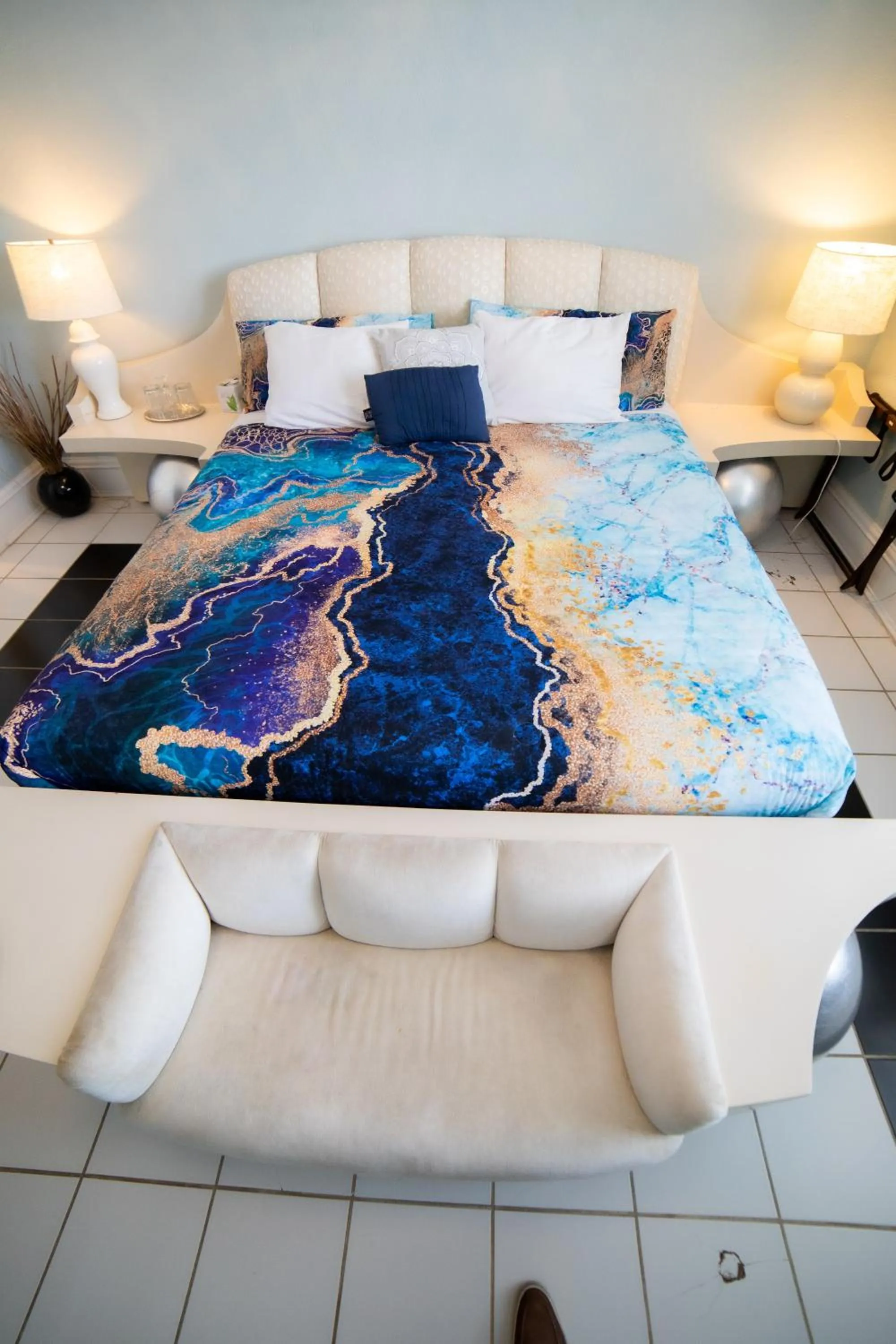 Bed in Oak Tree Hotel