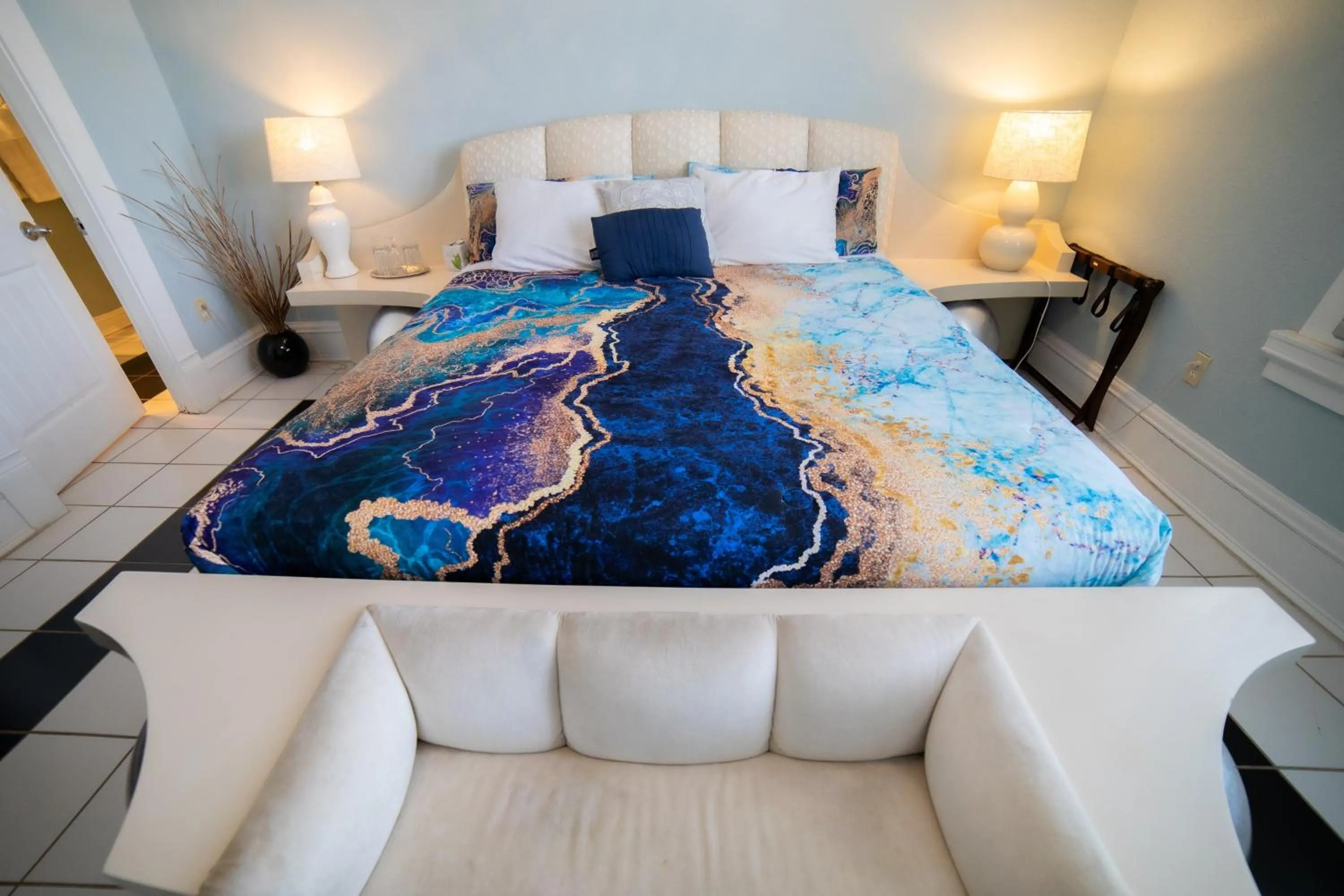 Photo of the whole room, Bed in Oak Tree Hotel