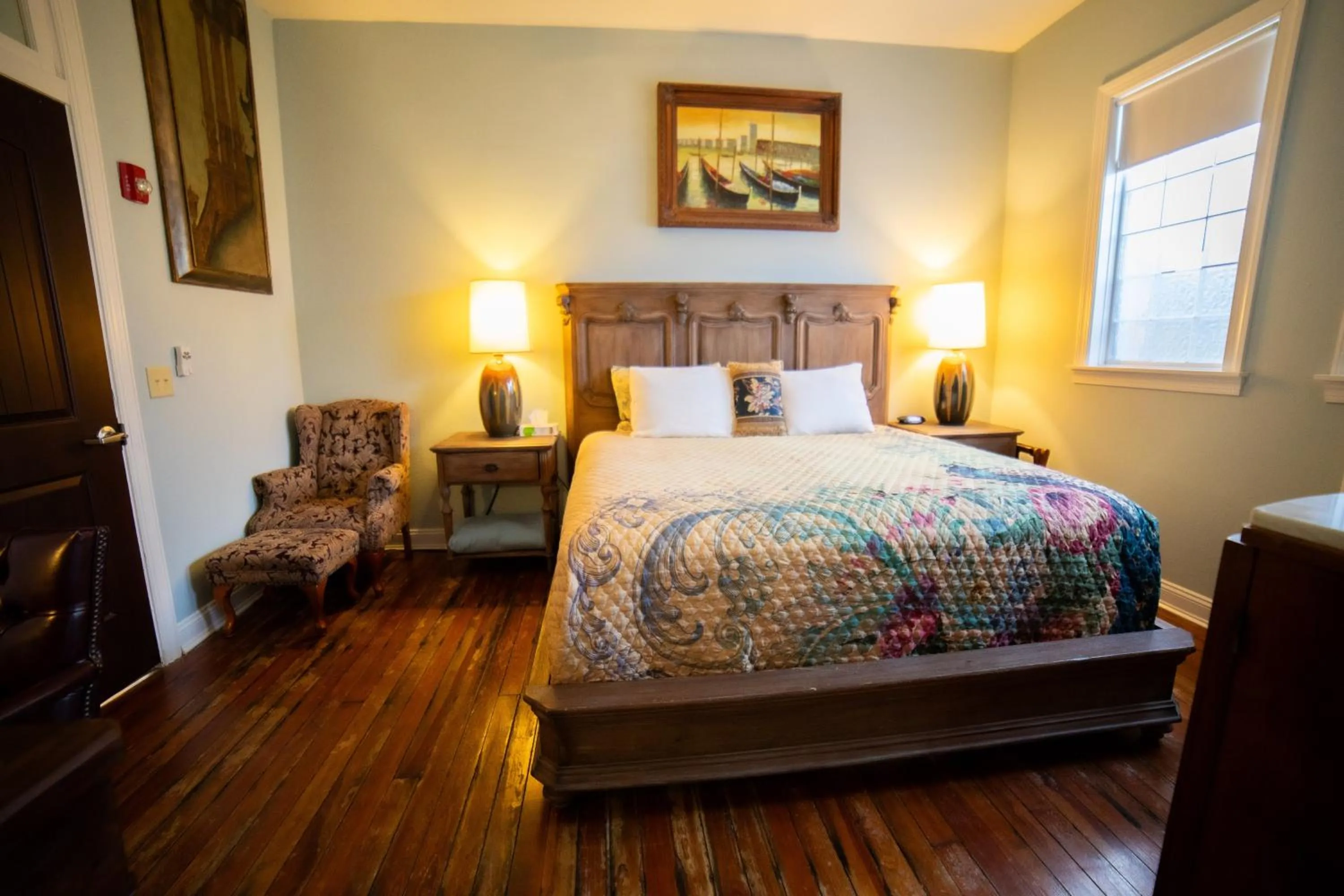 Bed in Oak Tree Hotel