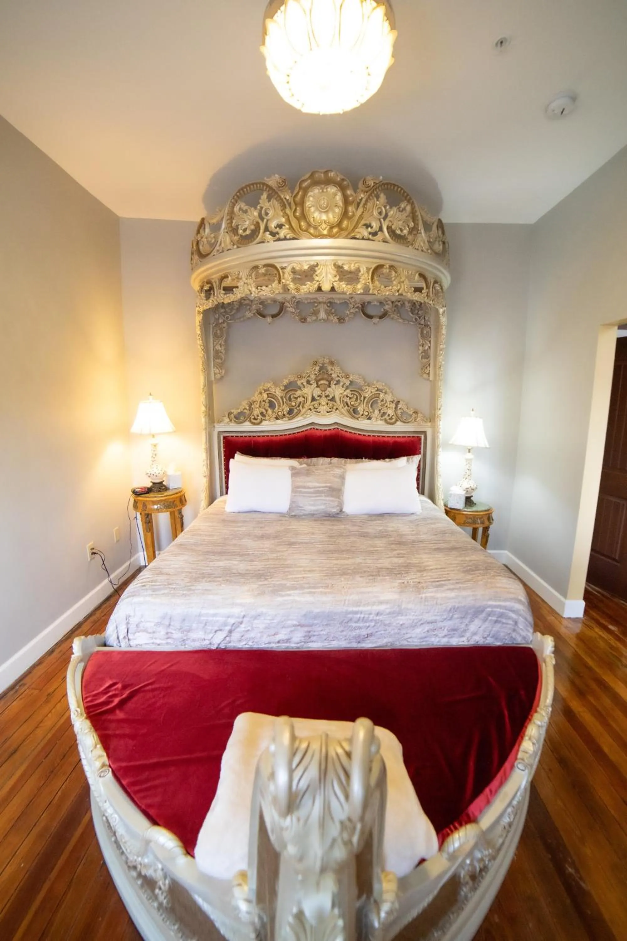 Bed in Oak Tree Hotel