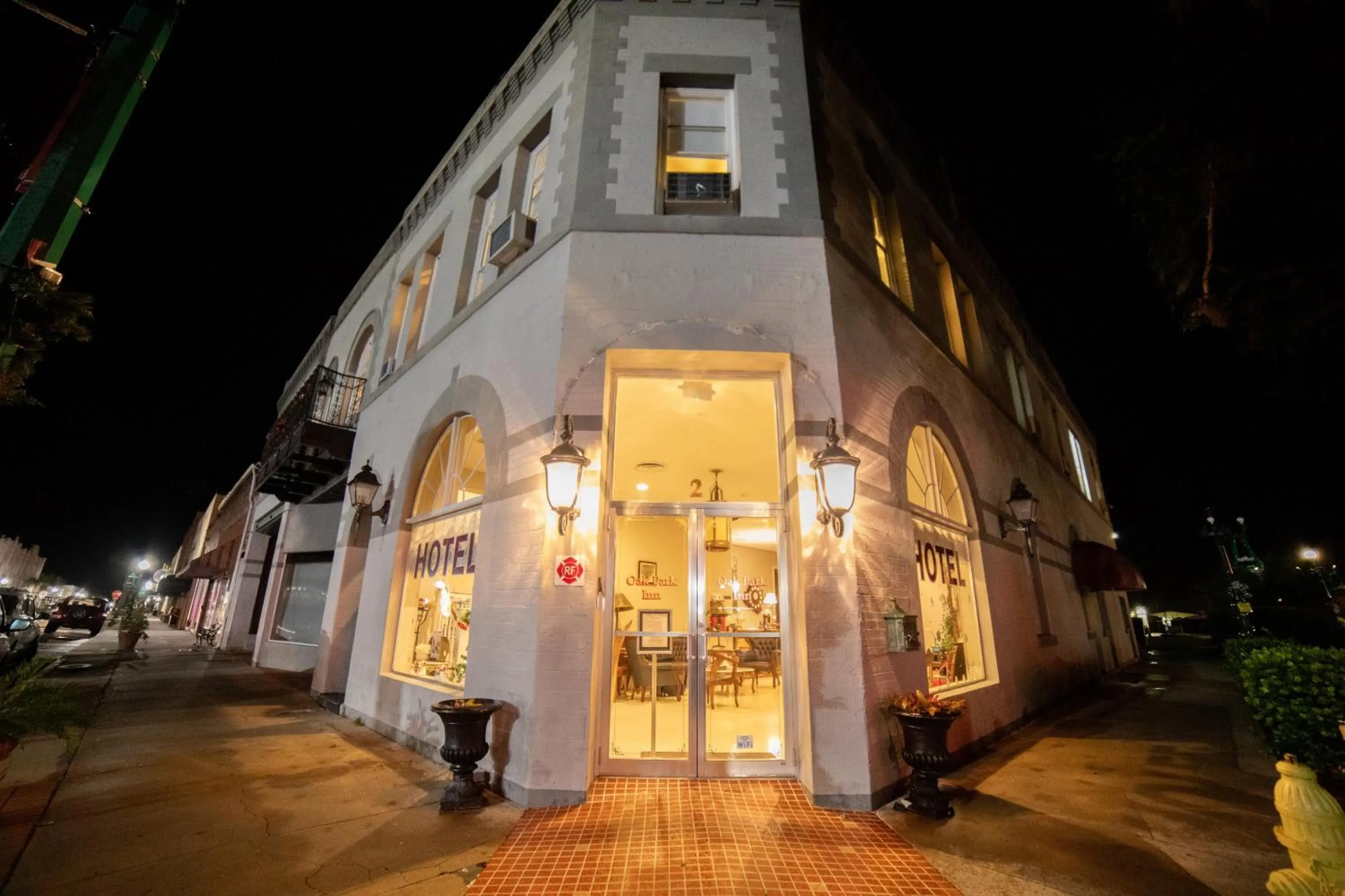 Property building in Oak Tree Hotel