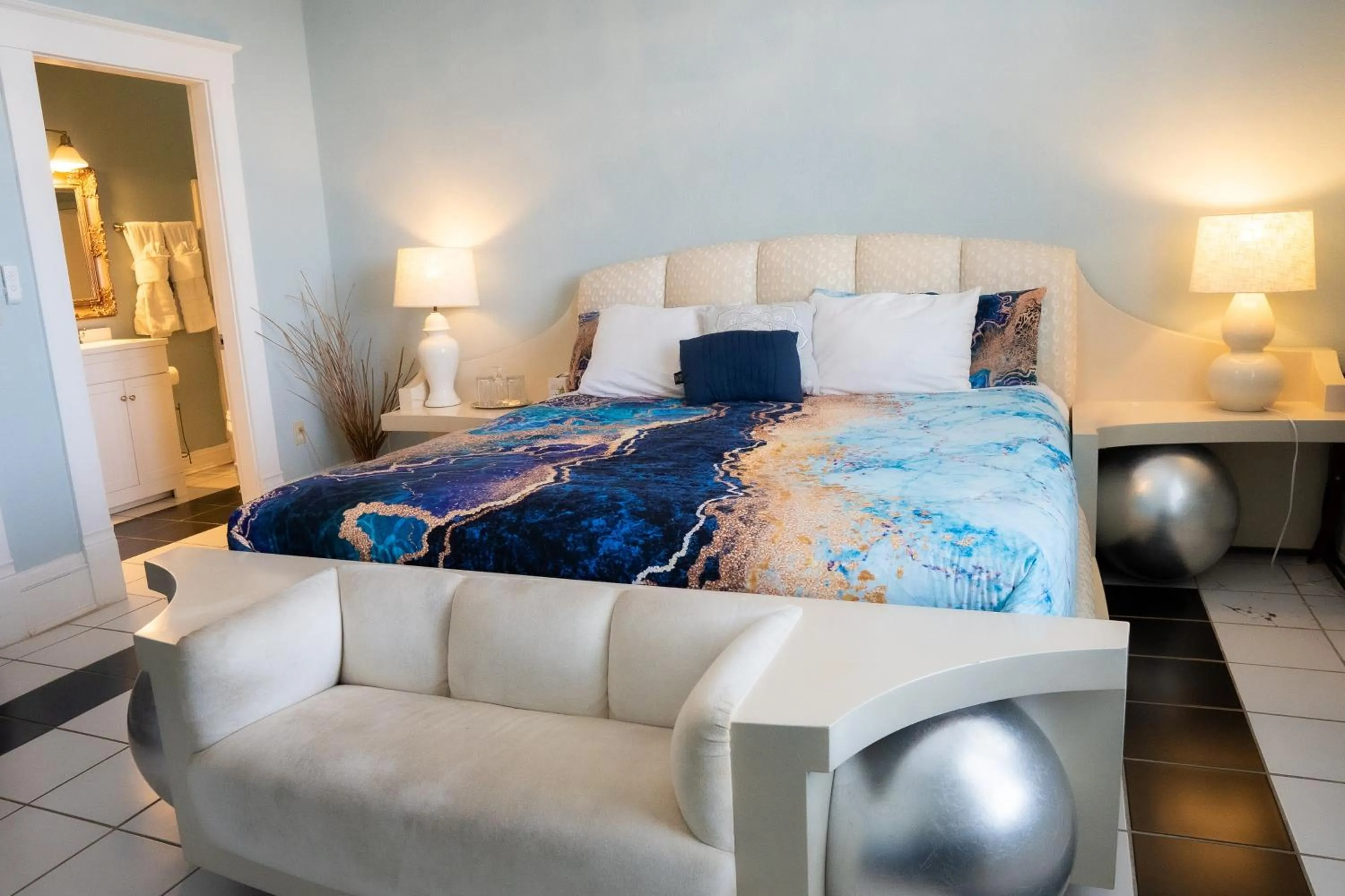 Bed in Oak Tree Hotel