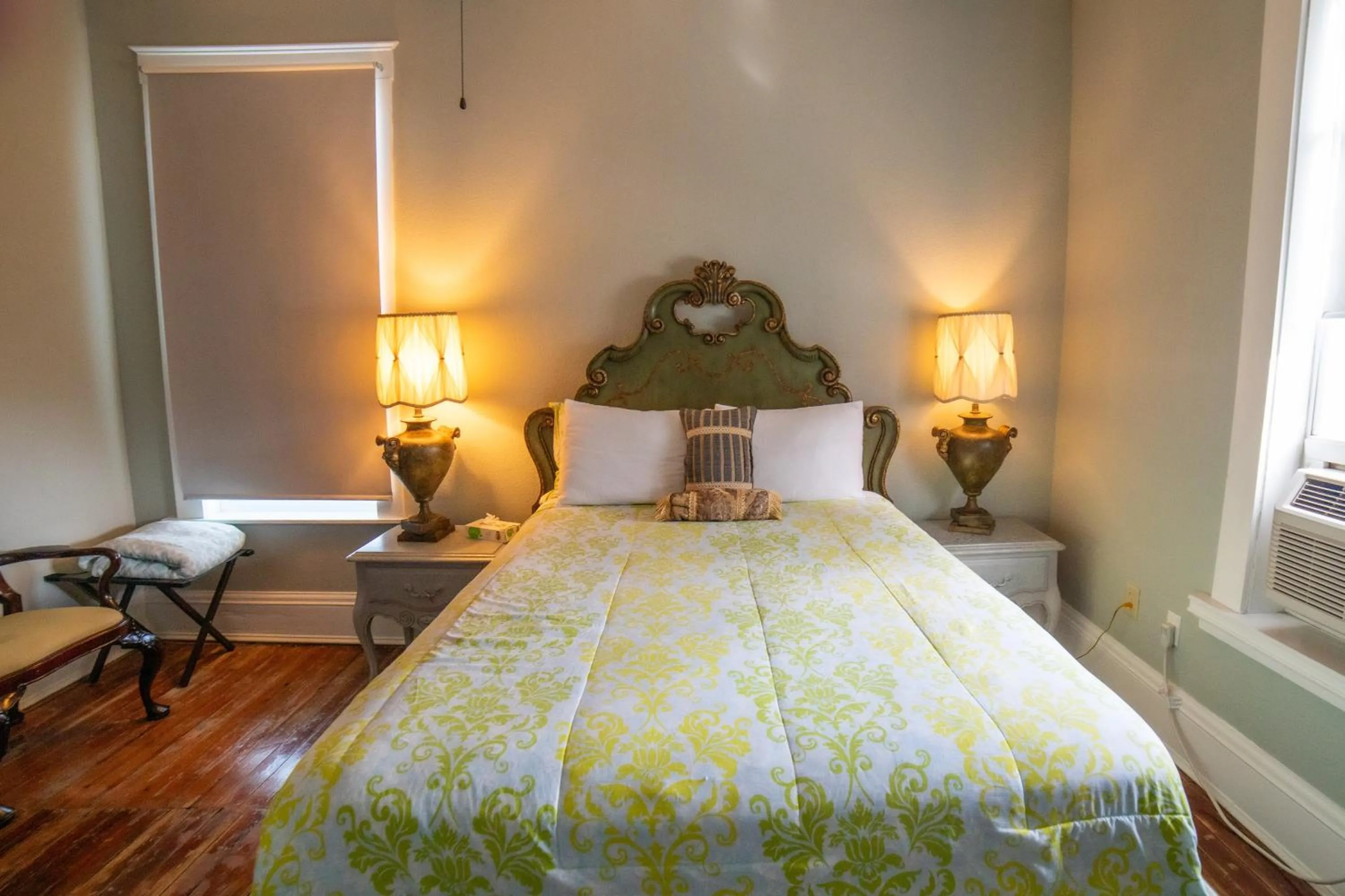 Bed in Oak Tree Hotel