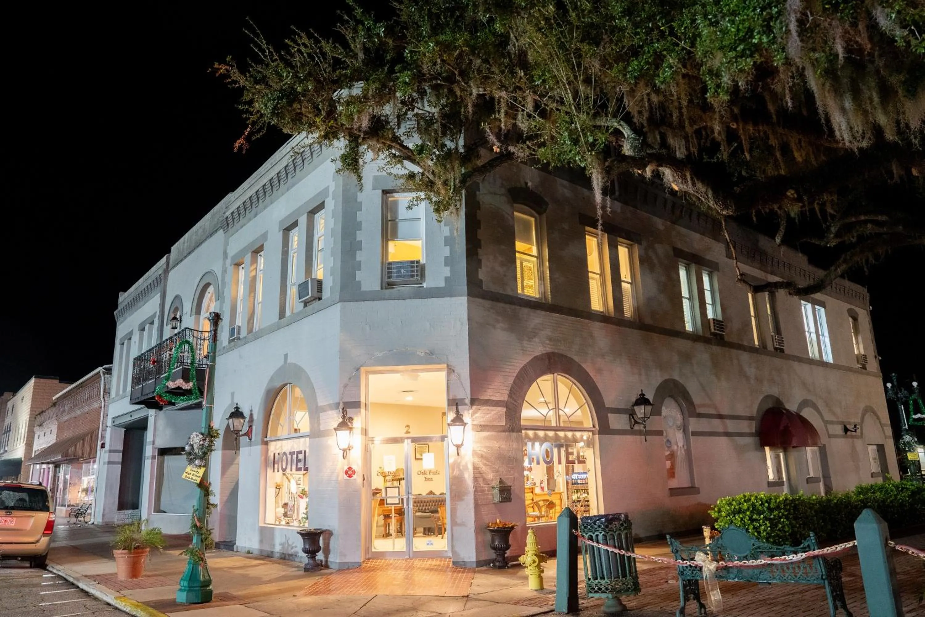 Property building in Oak Tree Hotel