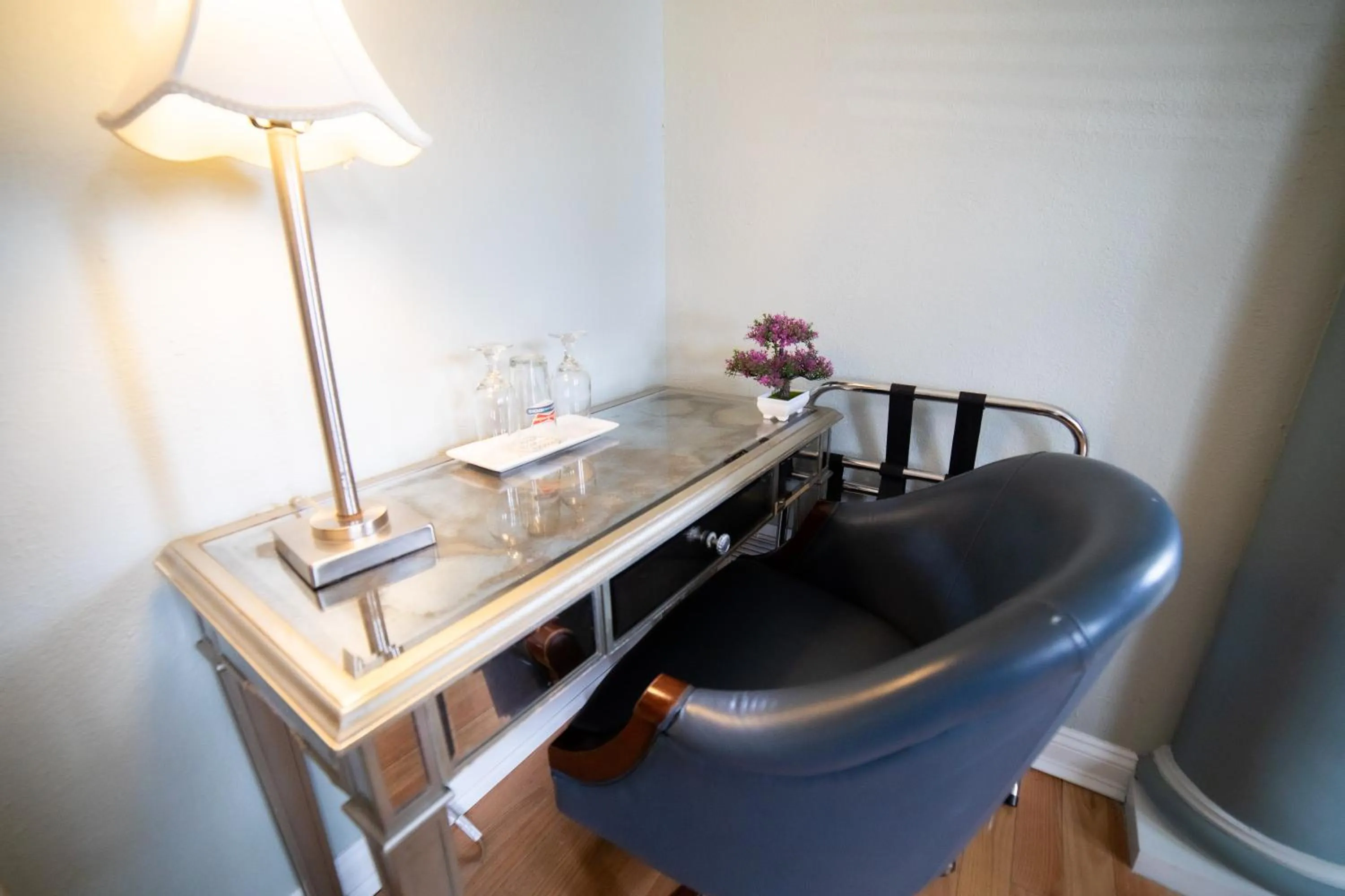 Living room in Oak Tree Hotel