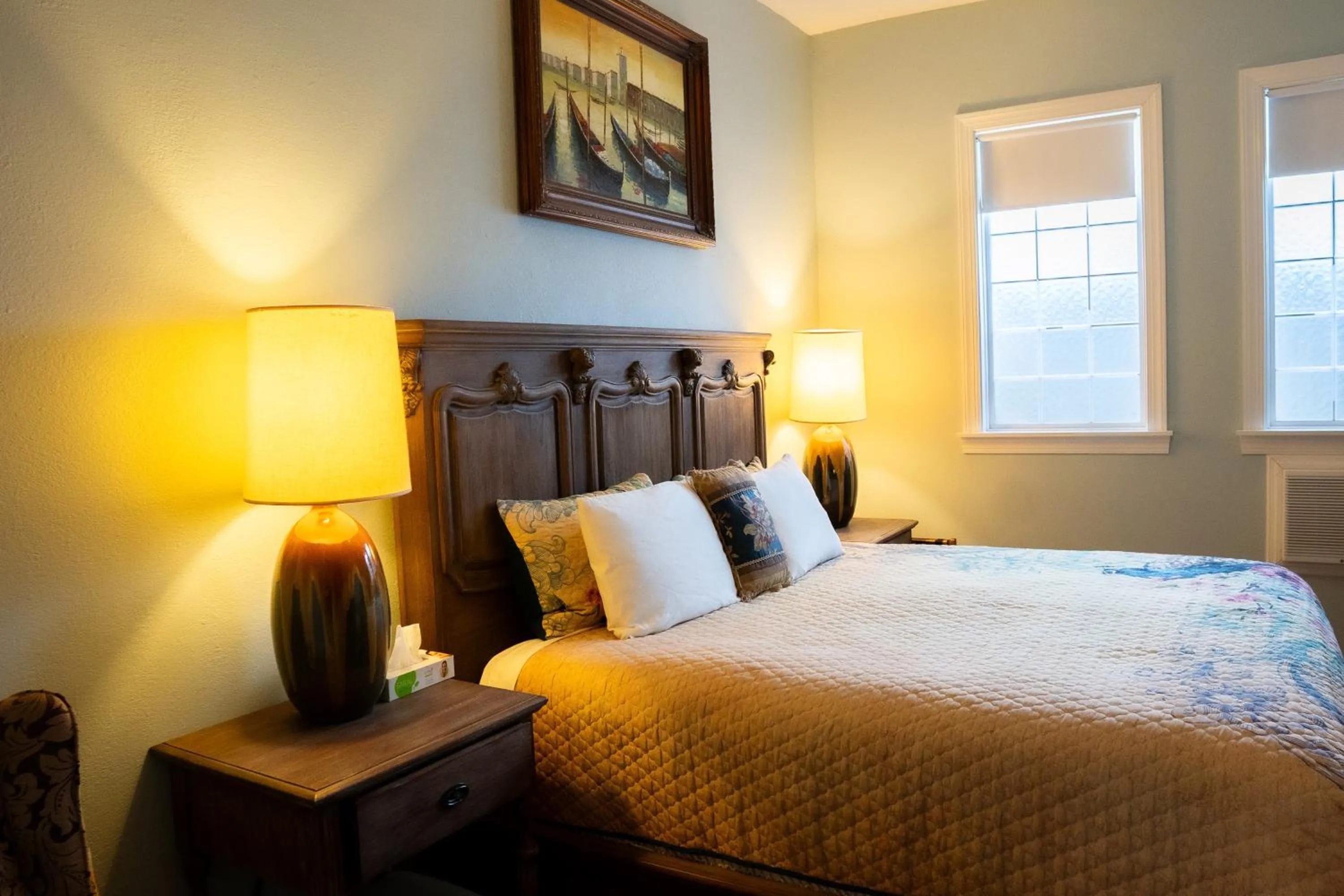 Photo of the whole room, Bed in Oak Tree Hotel