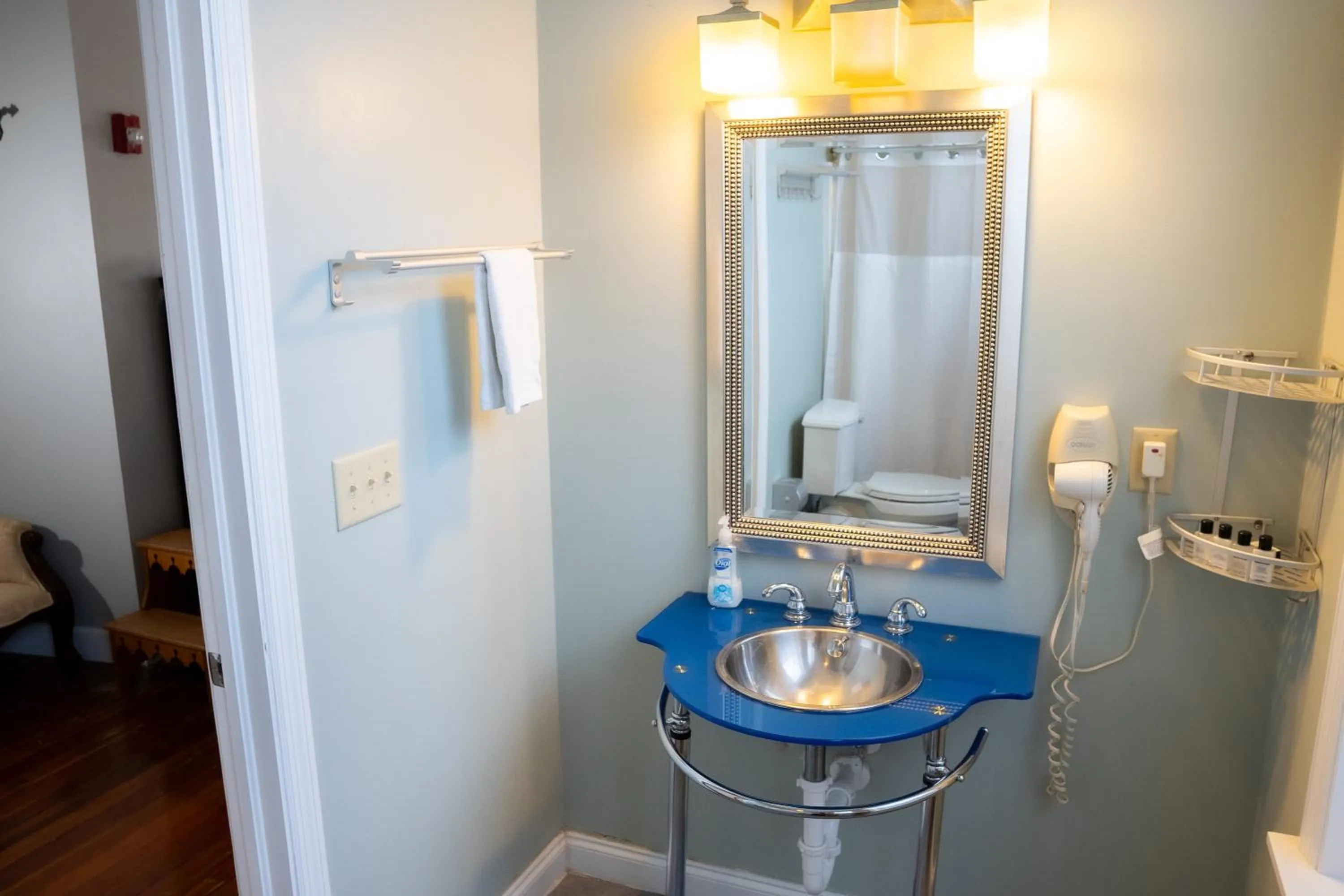 Bathroom in Oak Tree Hotel
