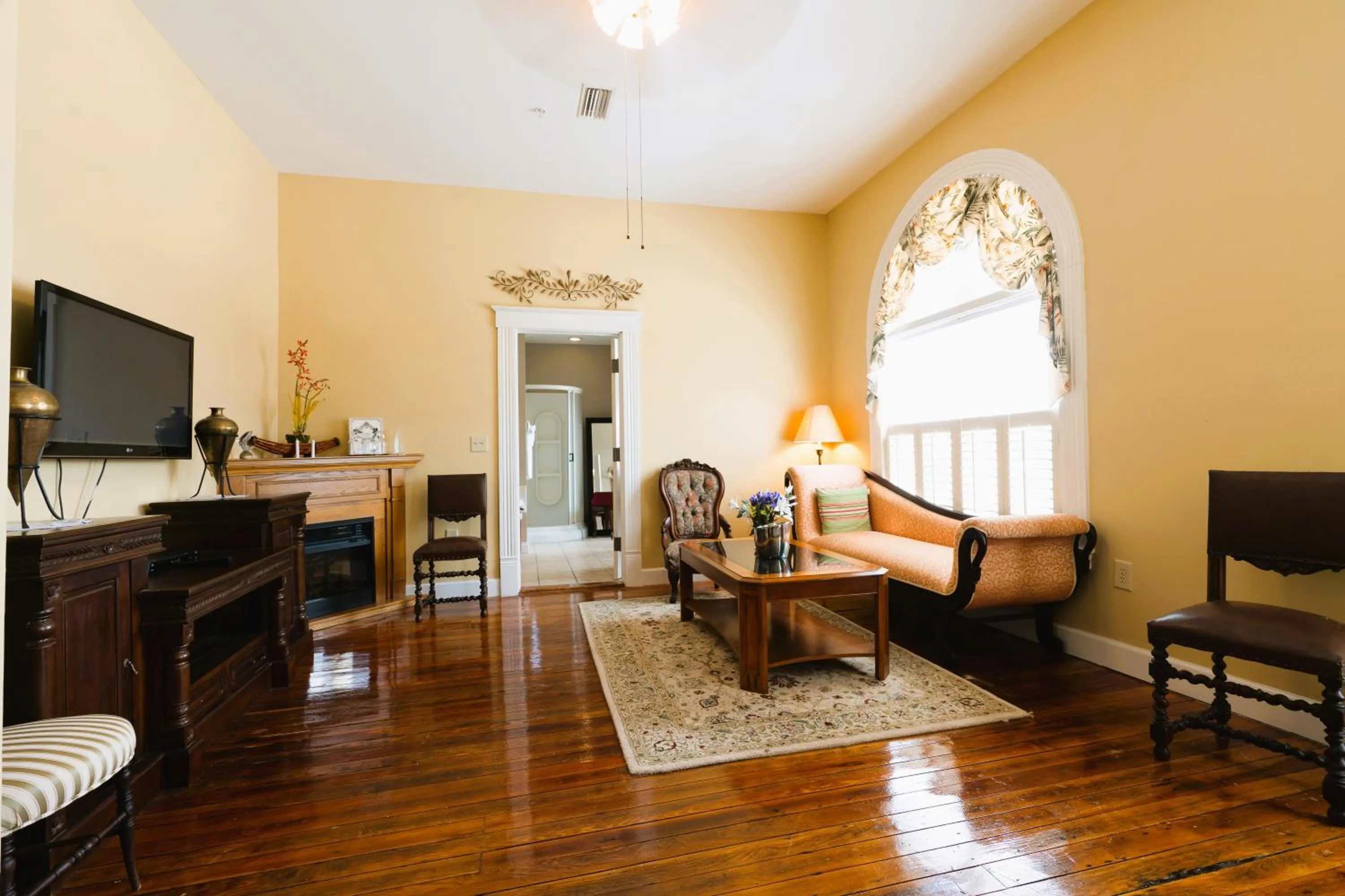Bedroom in Oak Tree Hotel