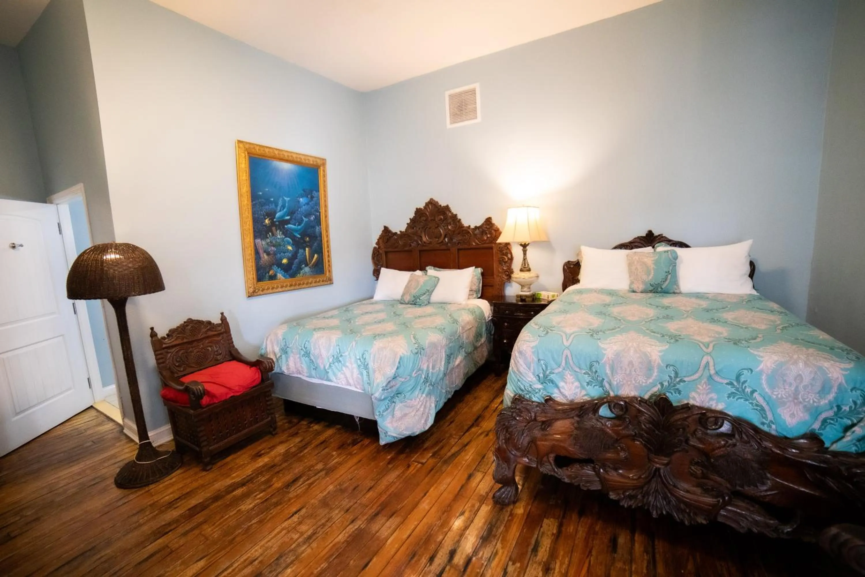 Bed in Oak Tree Hotel