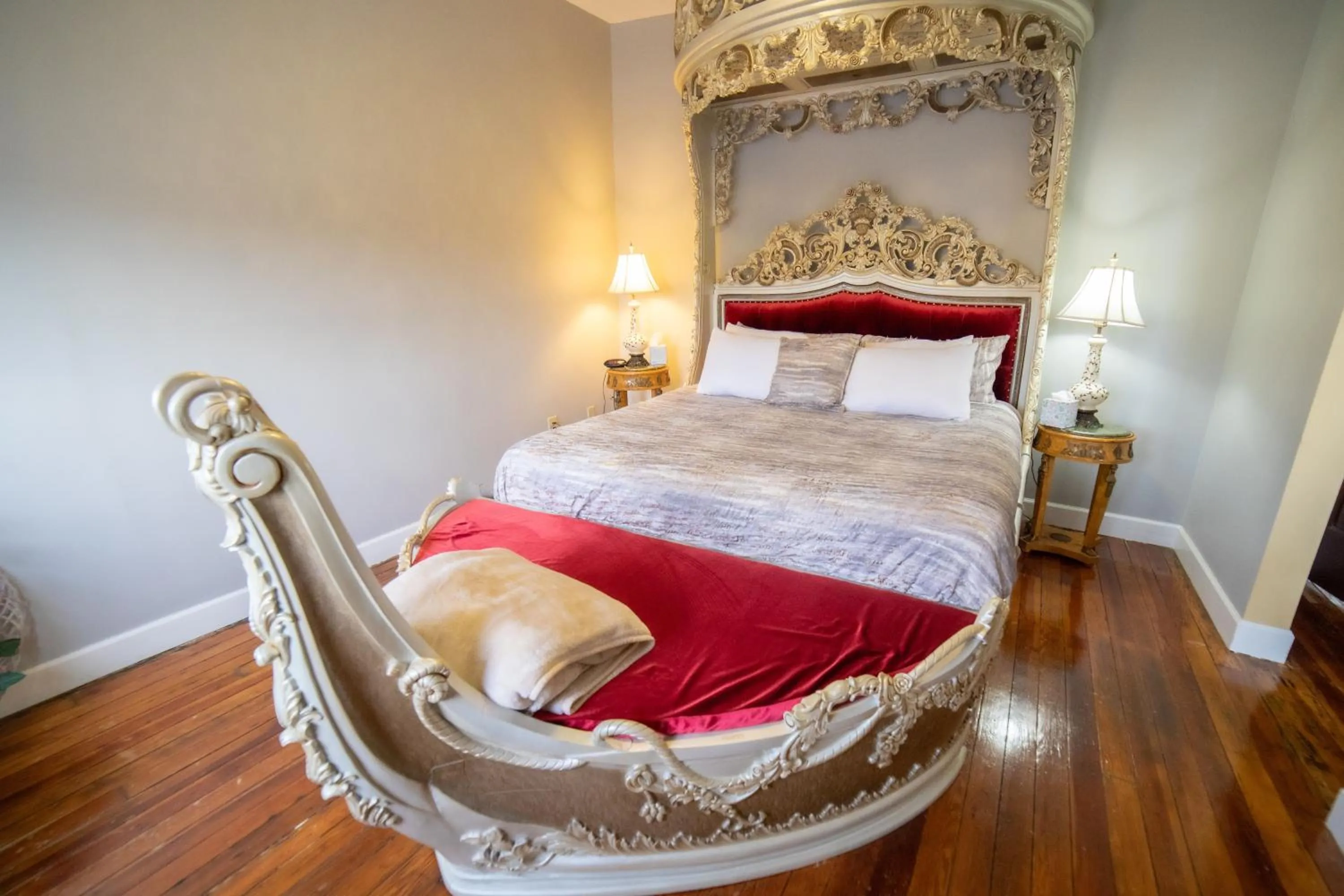 Bed in Oak Tree Hotel