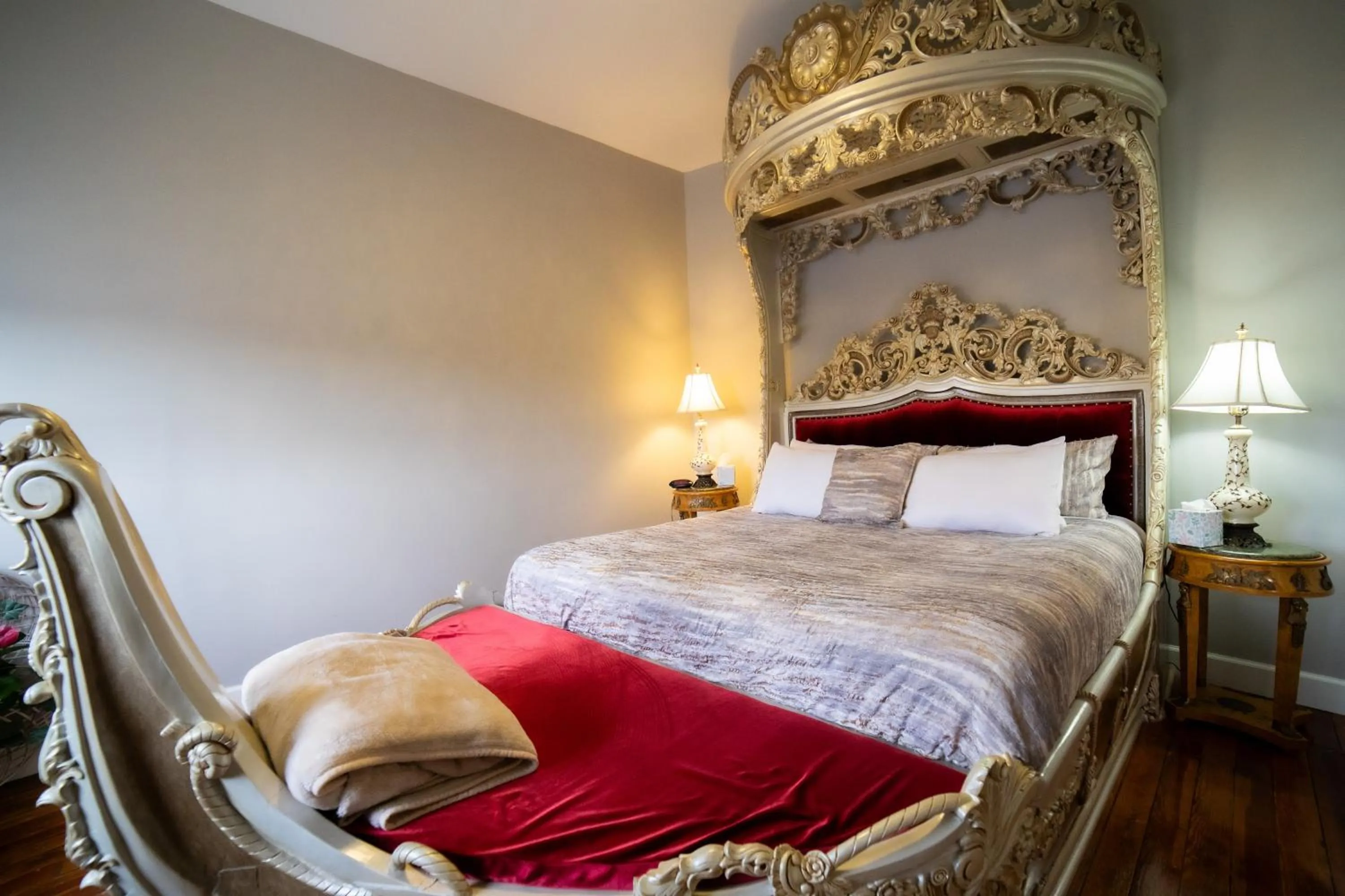 Bed in Oak Tree Hotel