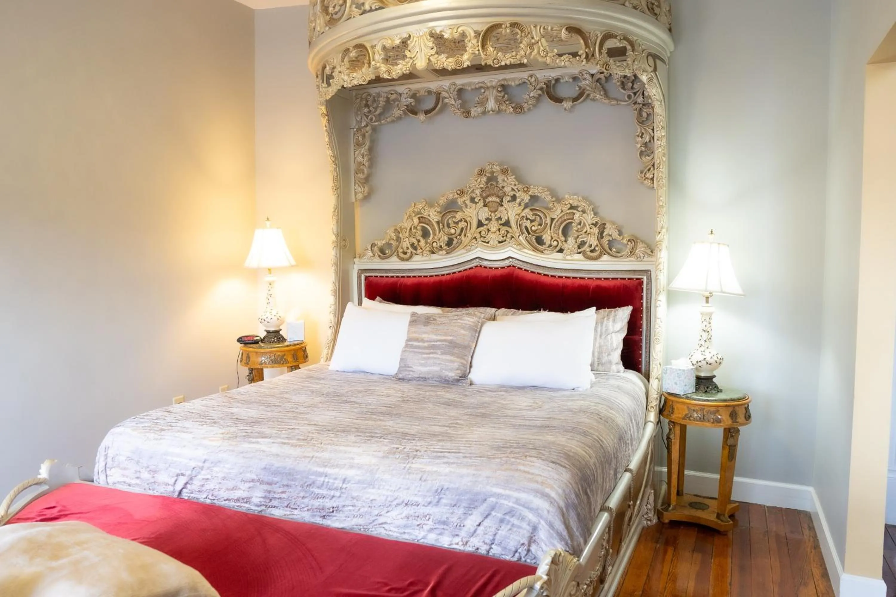 Bed in Oak Tree Hotel