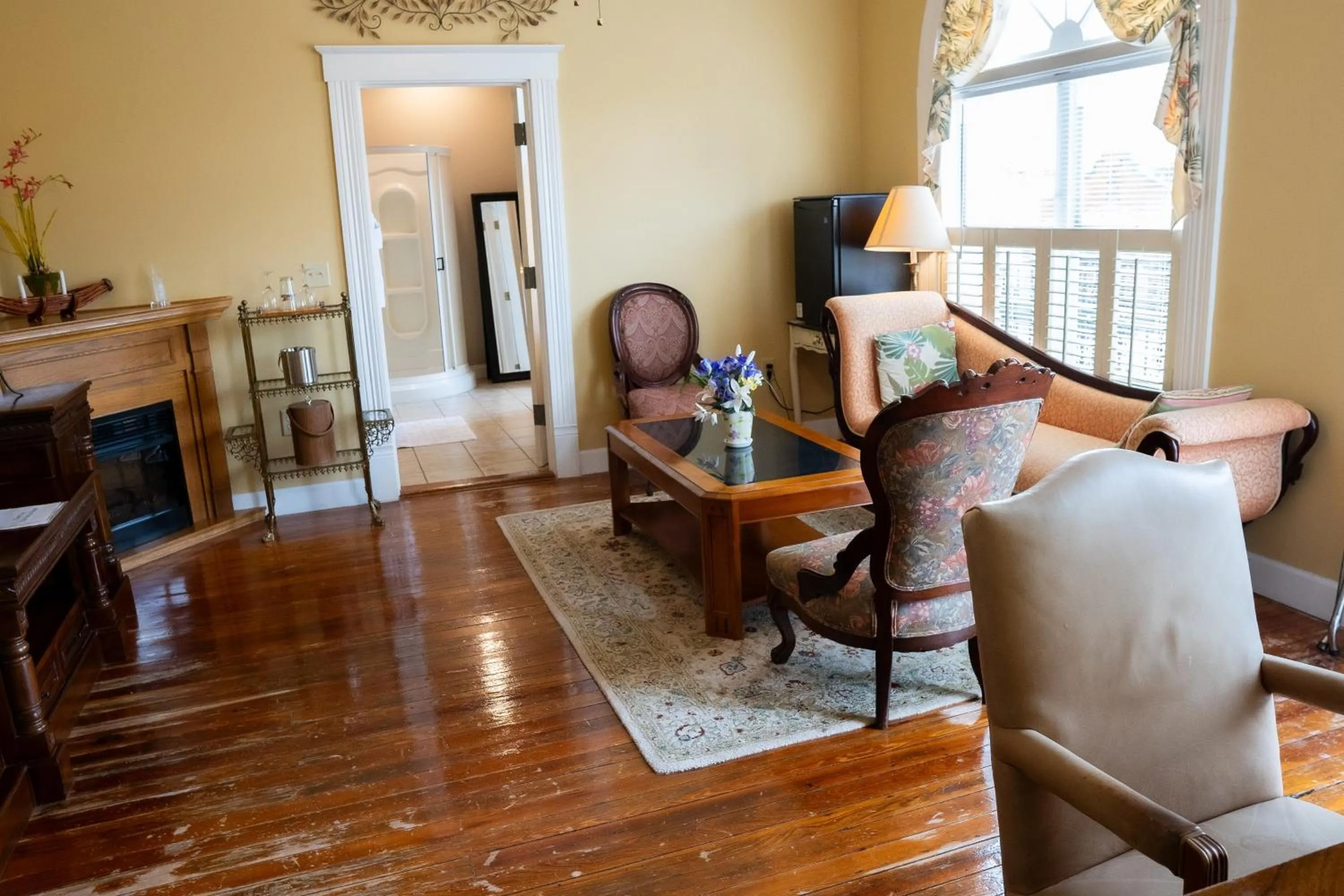 TV and multimedia in Oak Tree Hotel