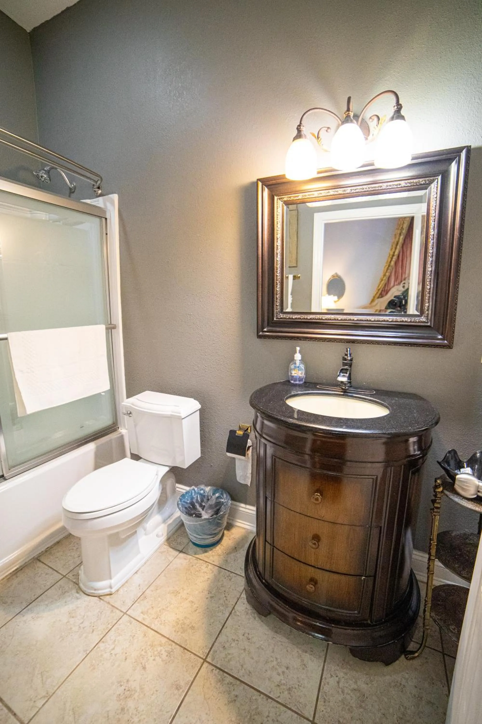 Shower in Oak Tree Hotel