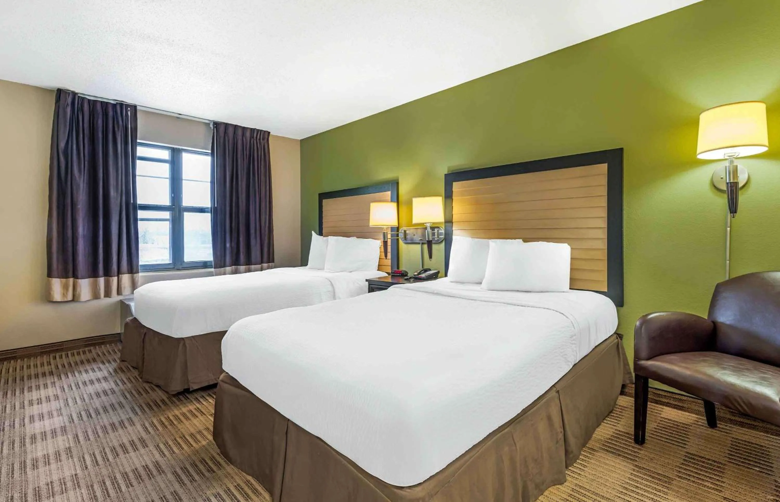 Bedroom, Bed in Extended Stay America Suites - Minneapolis - Woodbury