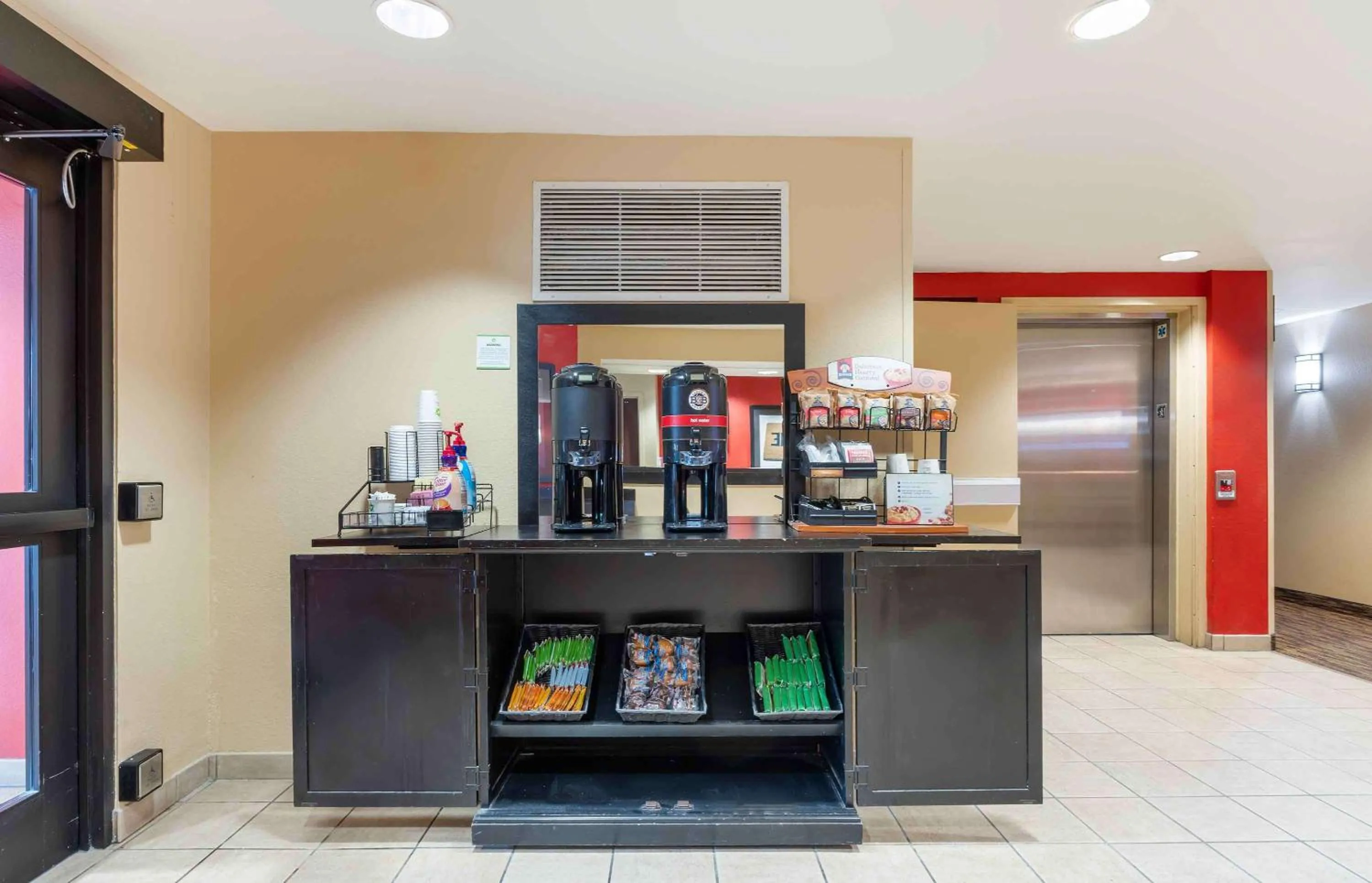 Breakfast in Extended Stay America Suites - Fairfield - Napa Valley