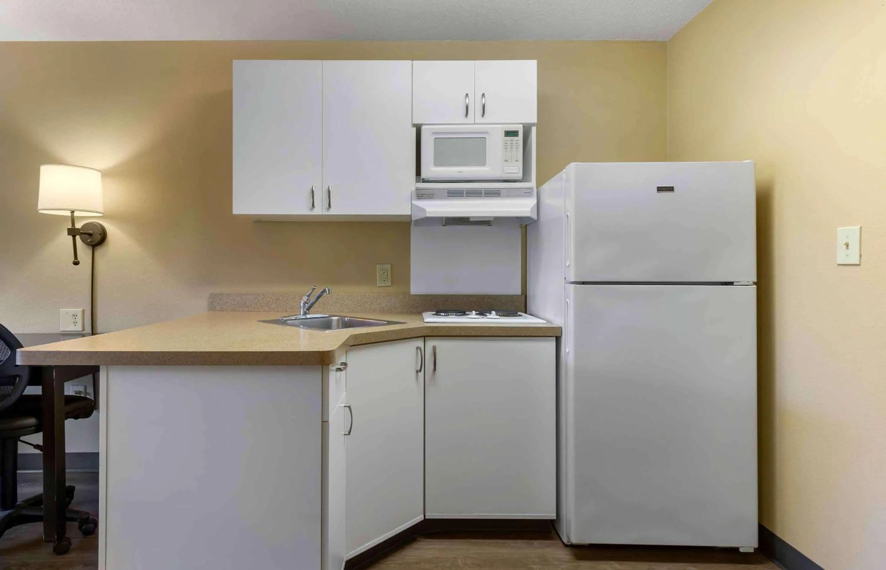 Kitchen or kitchenette in Extended Stay America Suites - Washington, DC - Herndon - Dulles