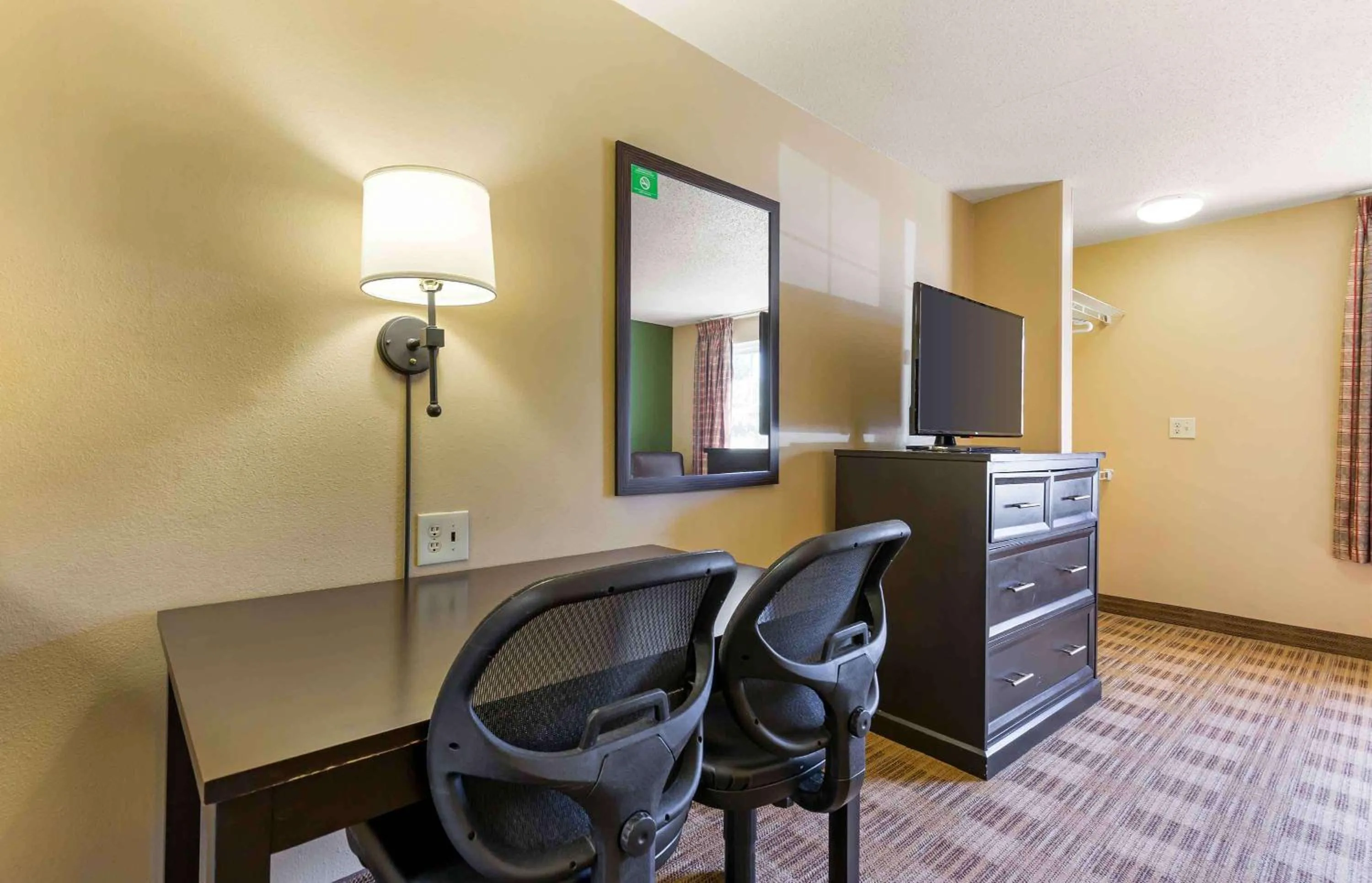 Bedroom in Extended Stay America Suites - Washington, DC - Herndon - Dulles