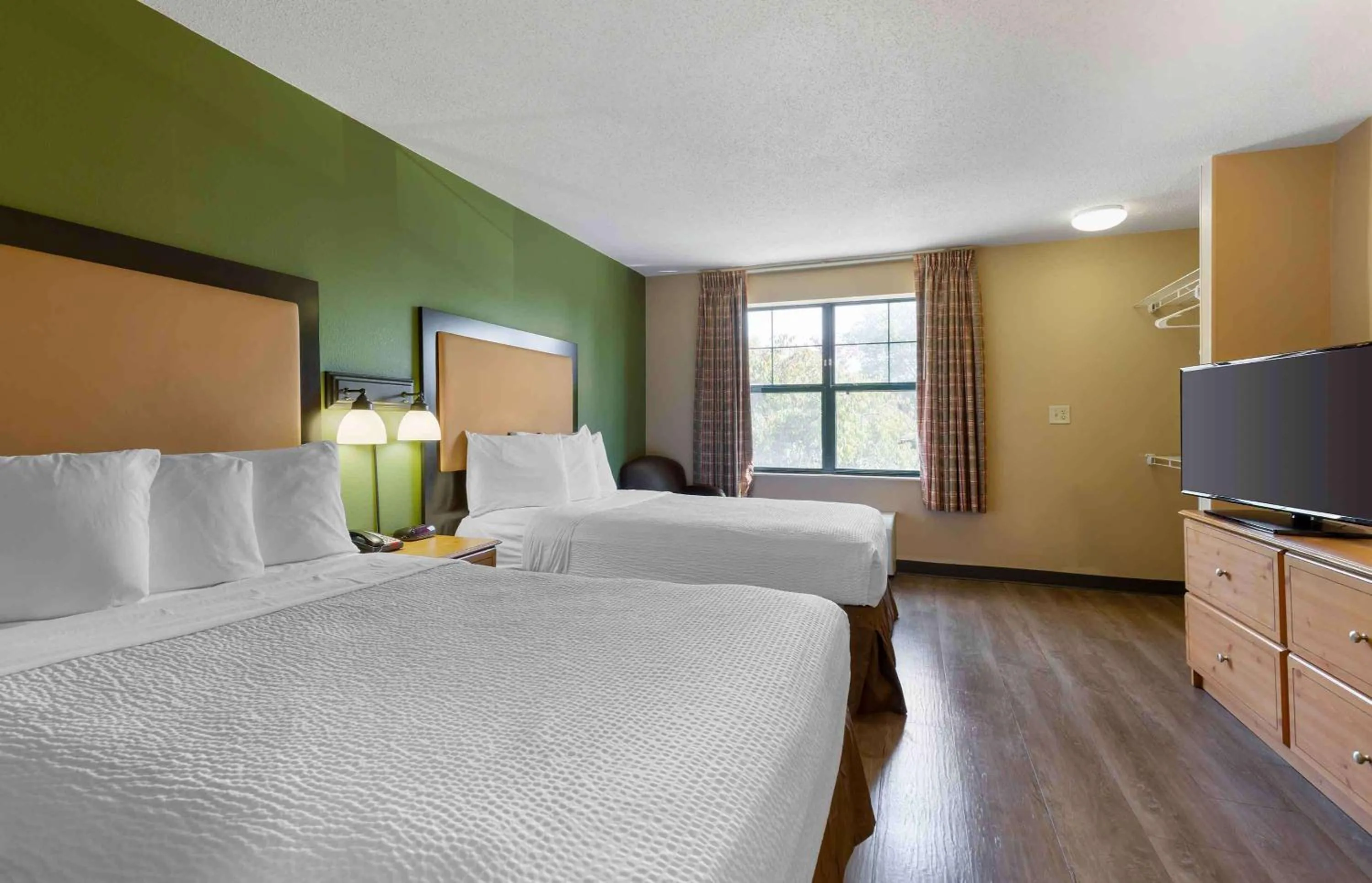 Bedroom, Bed in Extended Stay America Suites - Washington, DC - Herndon - Dulles