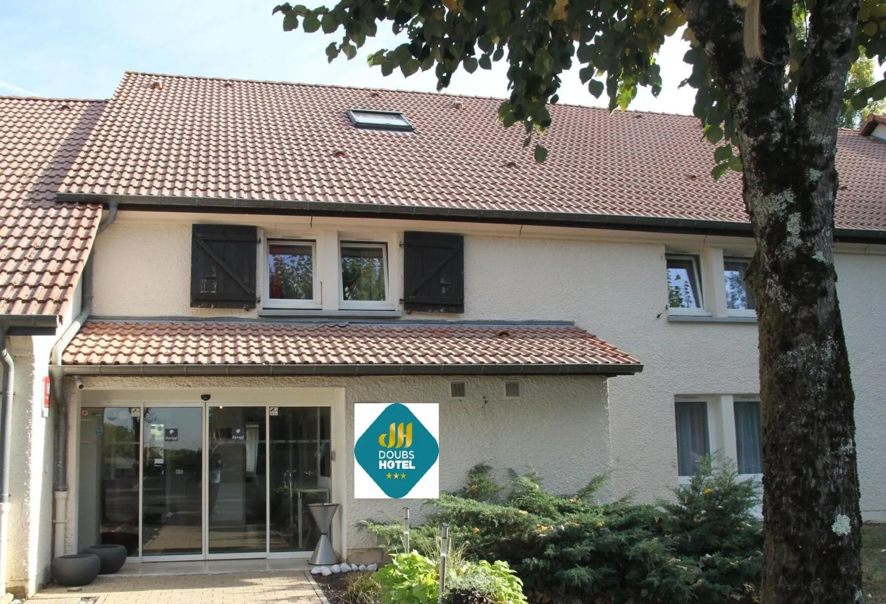 Facade/entrance in Doubs Hotel - Besançon Ecole Valentin
