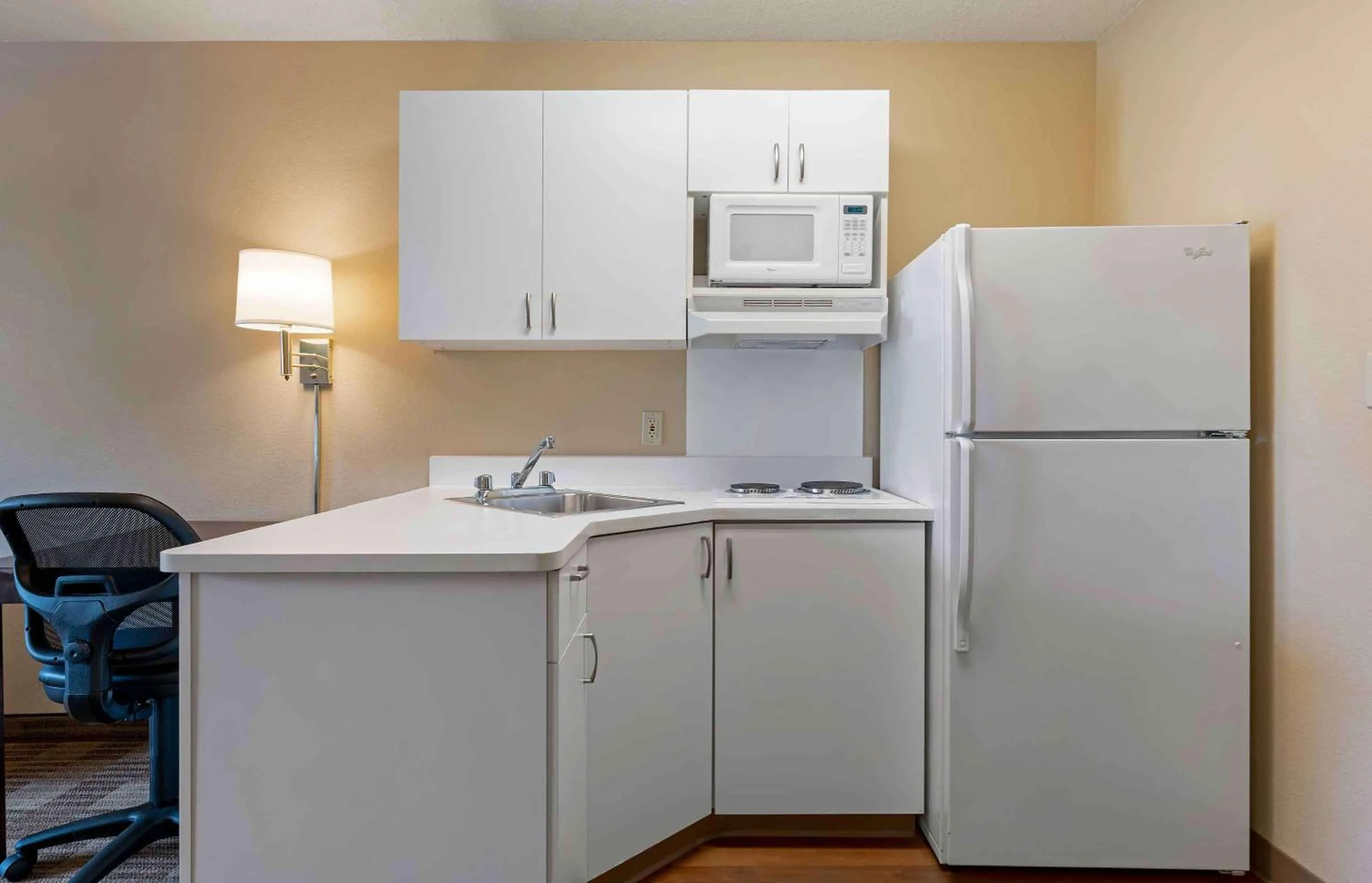 Bedroom in Extended Stay America Select Suites - Chicago - Hanover Park