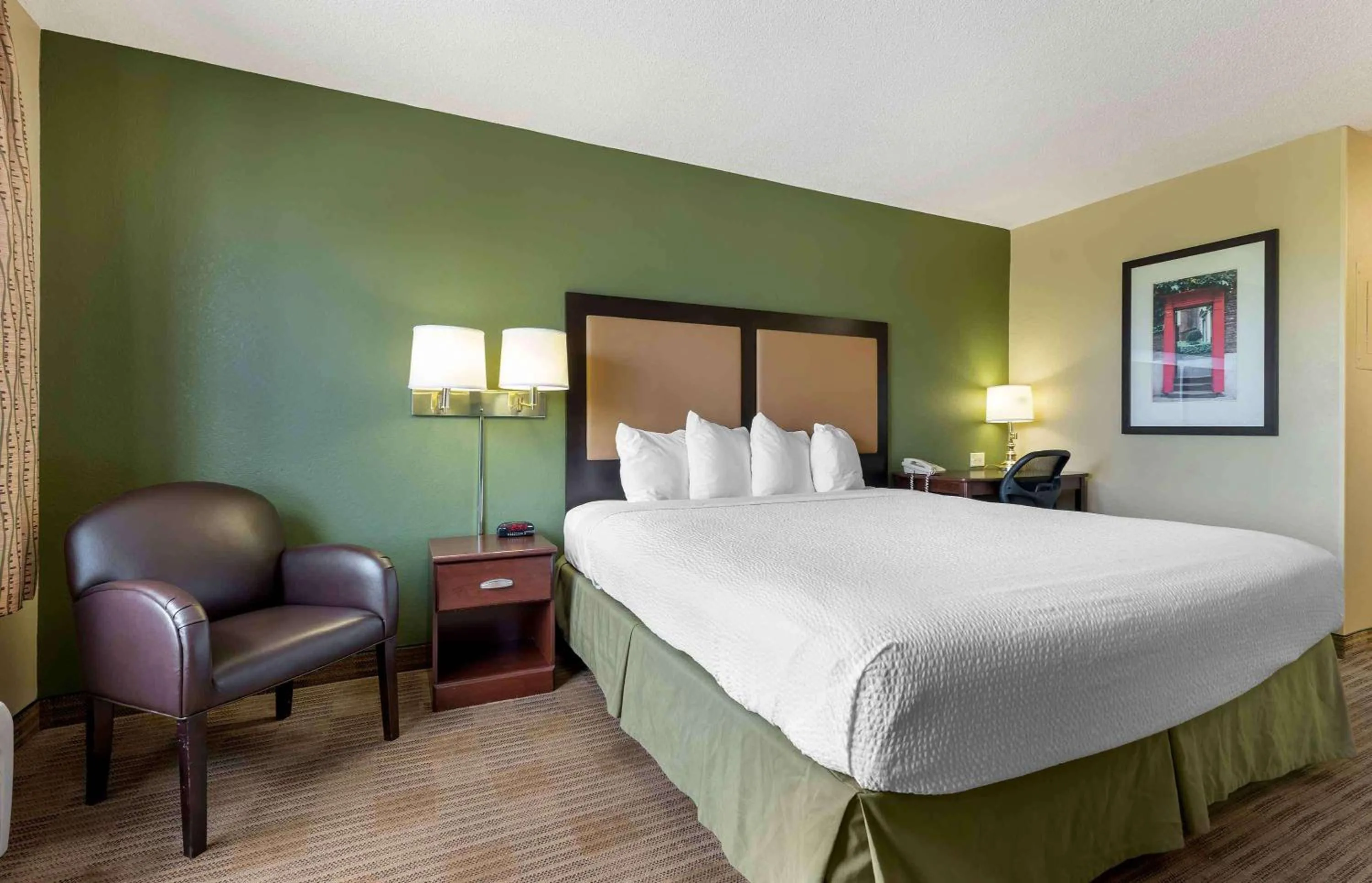 Bedroom, Bed in Extended Stay America Select Suites - Chicago - Hanover Park