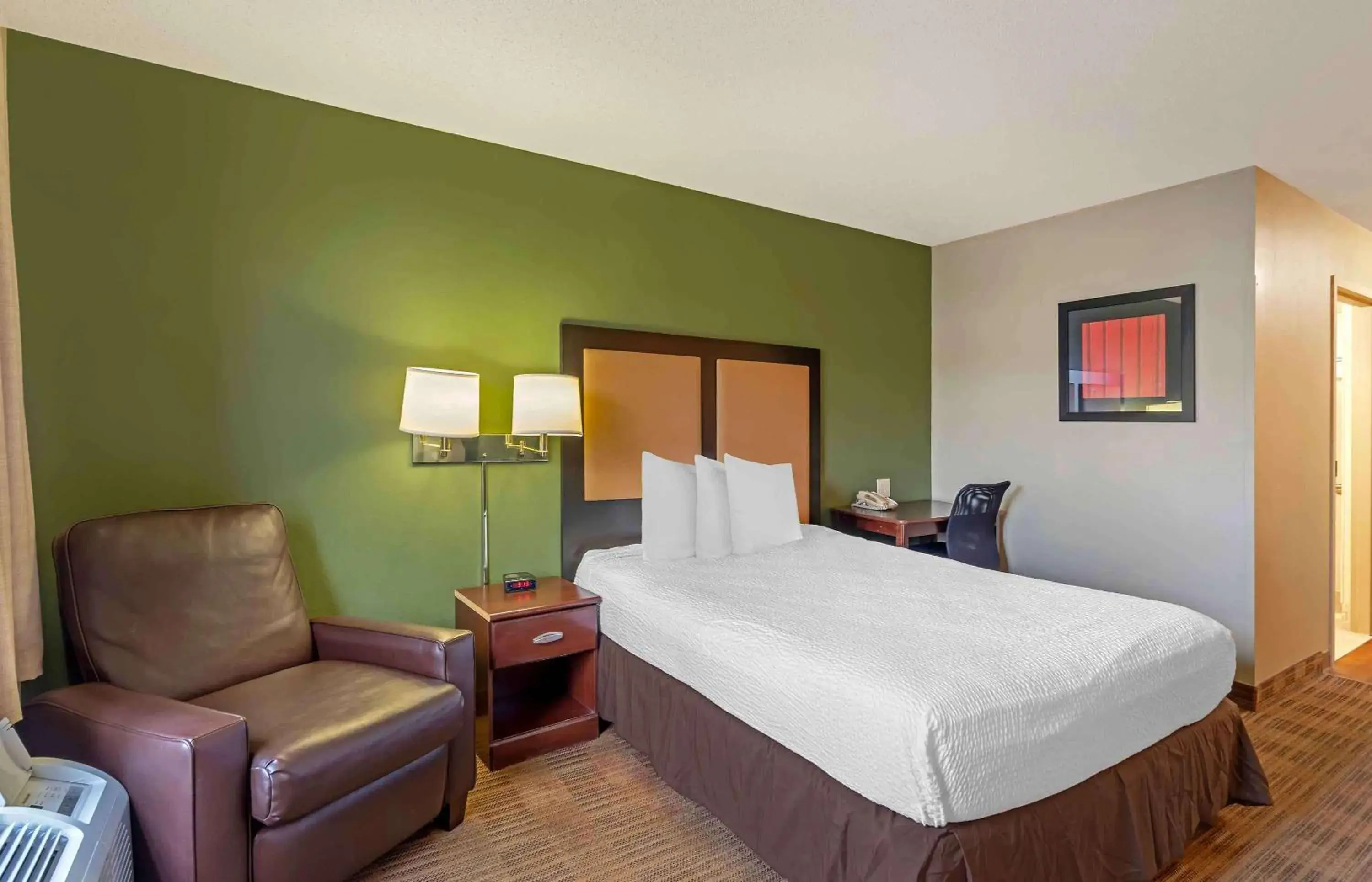 Queen studio with 1 Queen Bed - Disability Access/Non-Smoking in Extended Stay America Suites - Chicago - Woodfield Mall Queen studio with 1 Queen Bed - Disability Access/Non-Smoking in Extended Stay America Suites - Chicago - Woodfield Mall