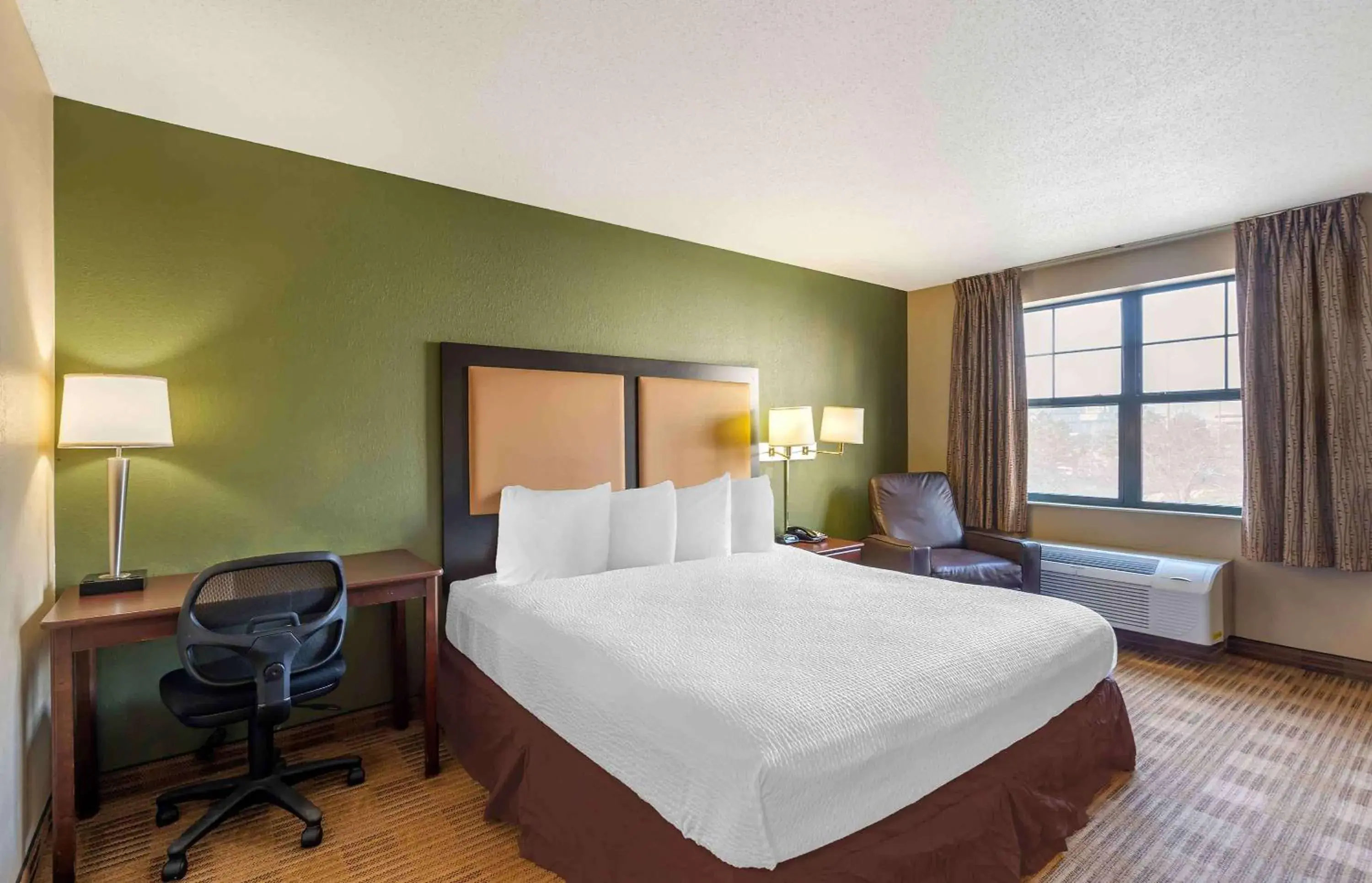 Studio with 1 King Bed - Non-Smoking in Extended Stay America Suites - Chicago - Woodfield Mall Studio with 1 King Bed - Non-Smoking in Extended Stay America Suites - Chicago - Woodfield Mall