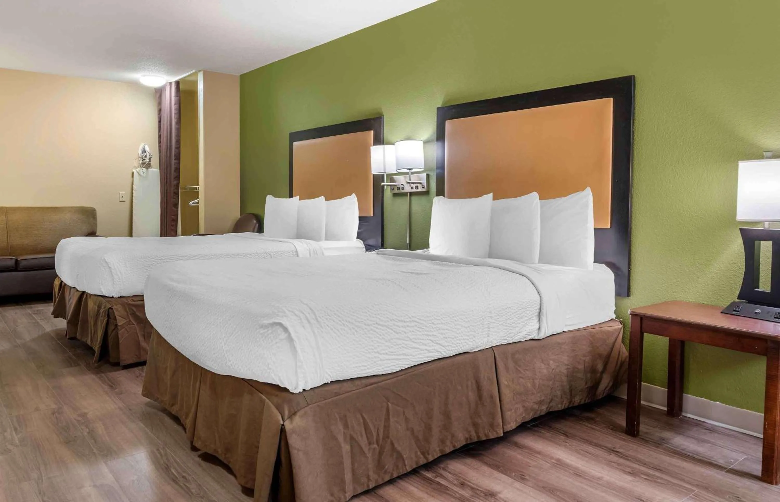 Bedroom, Bed in Extended Stay America Suites - Washington DC Germantown Milestone