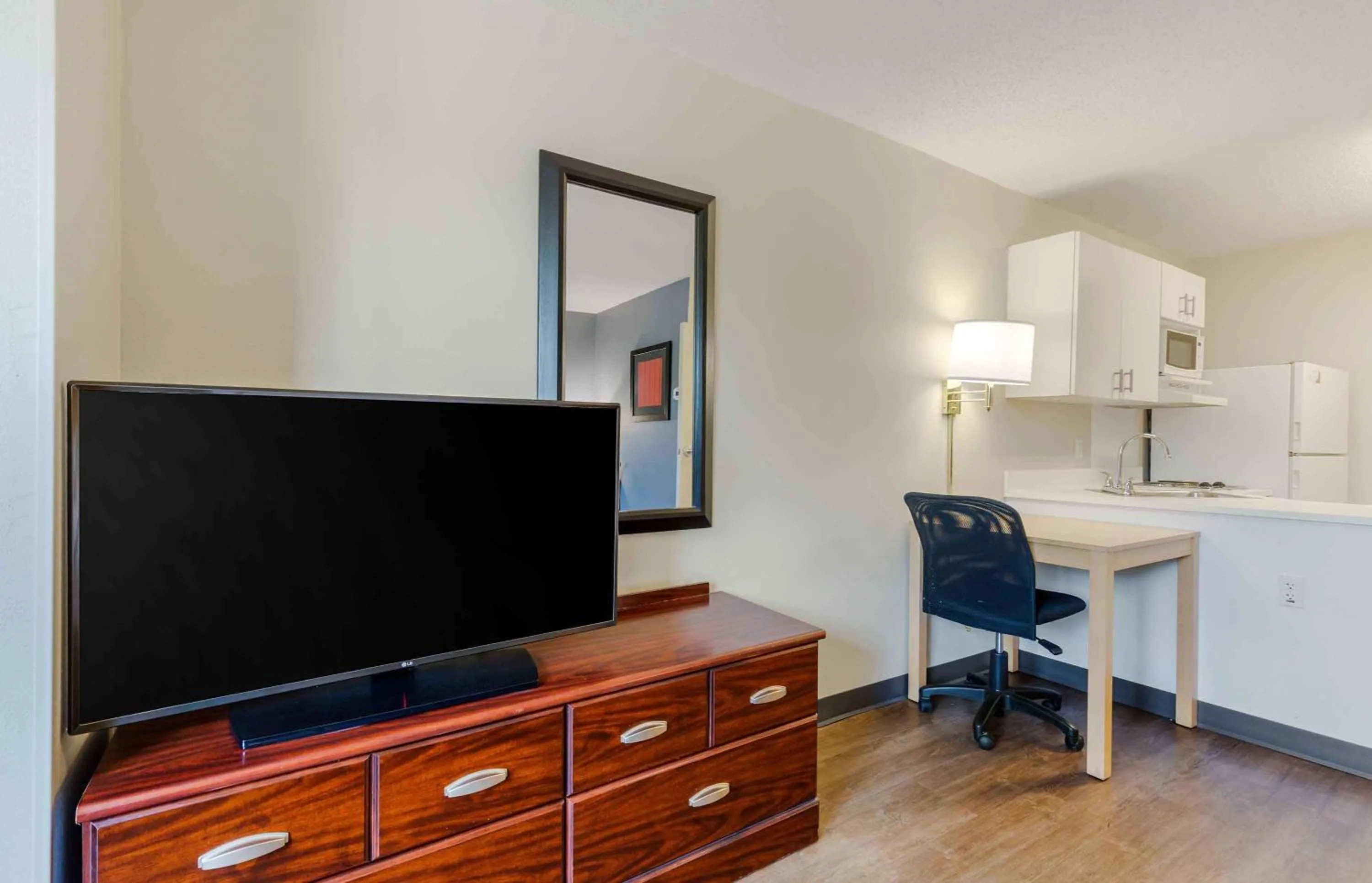 Bedroom in Extended Stay America Suites - Washington DC Germantown Milestone