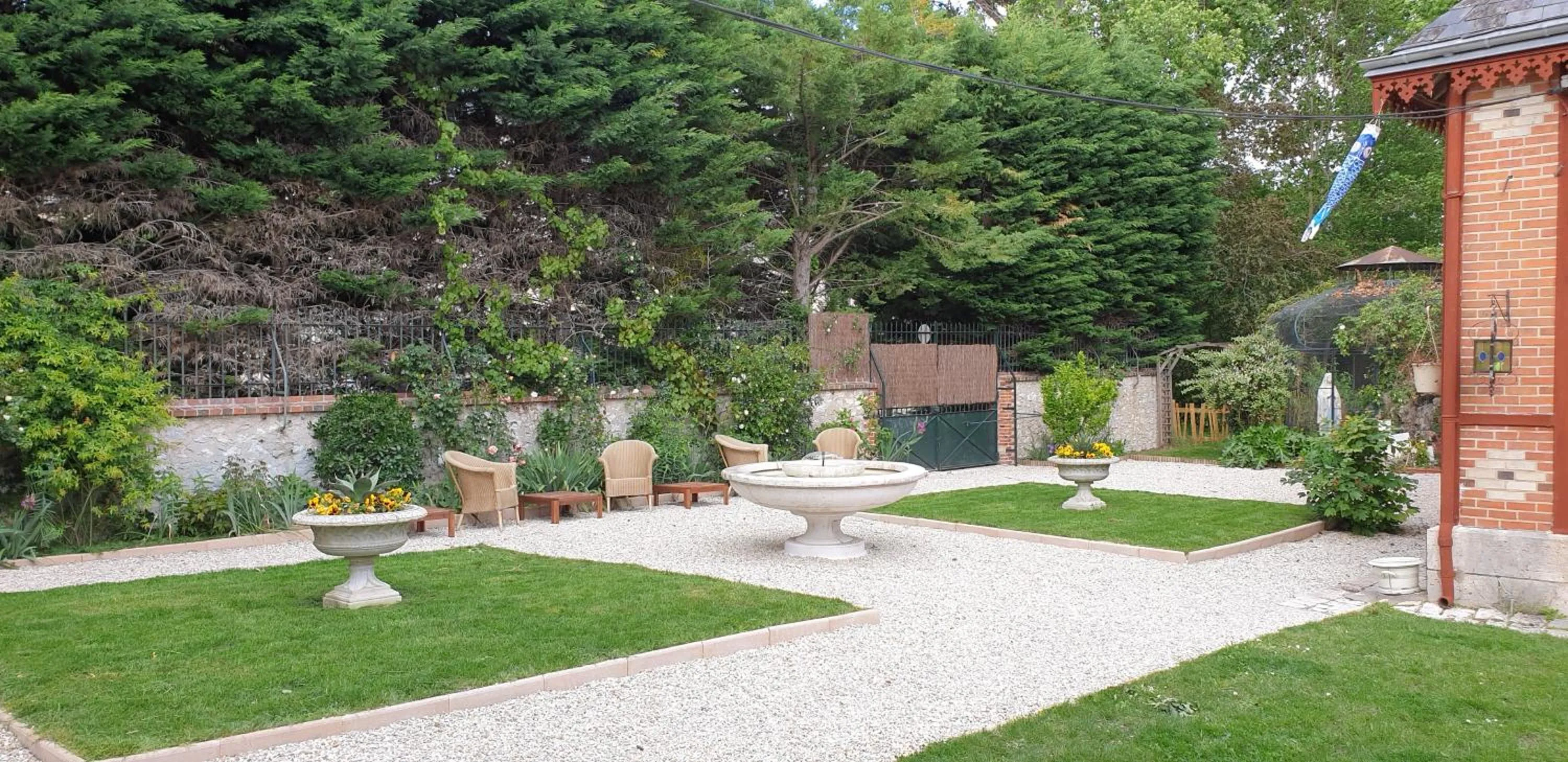 Garden in LA MAISON LEONARD