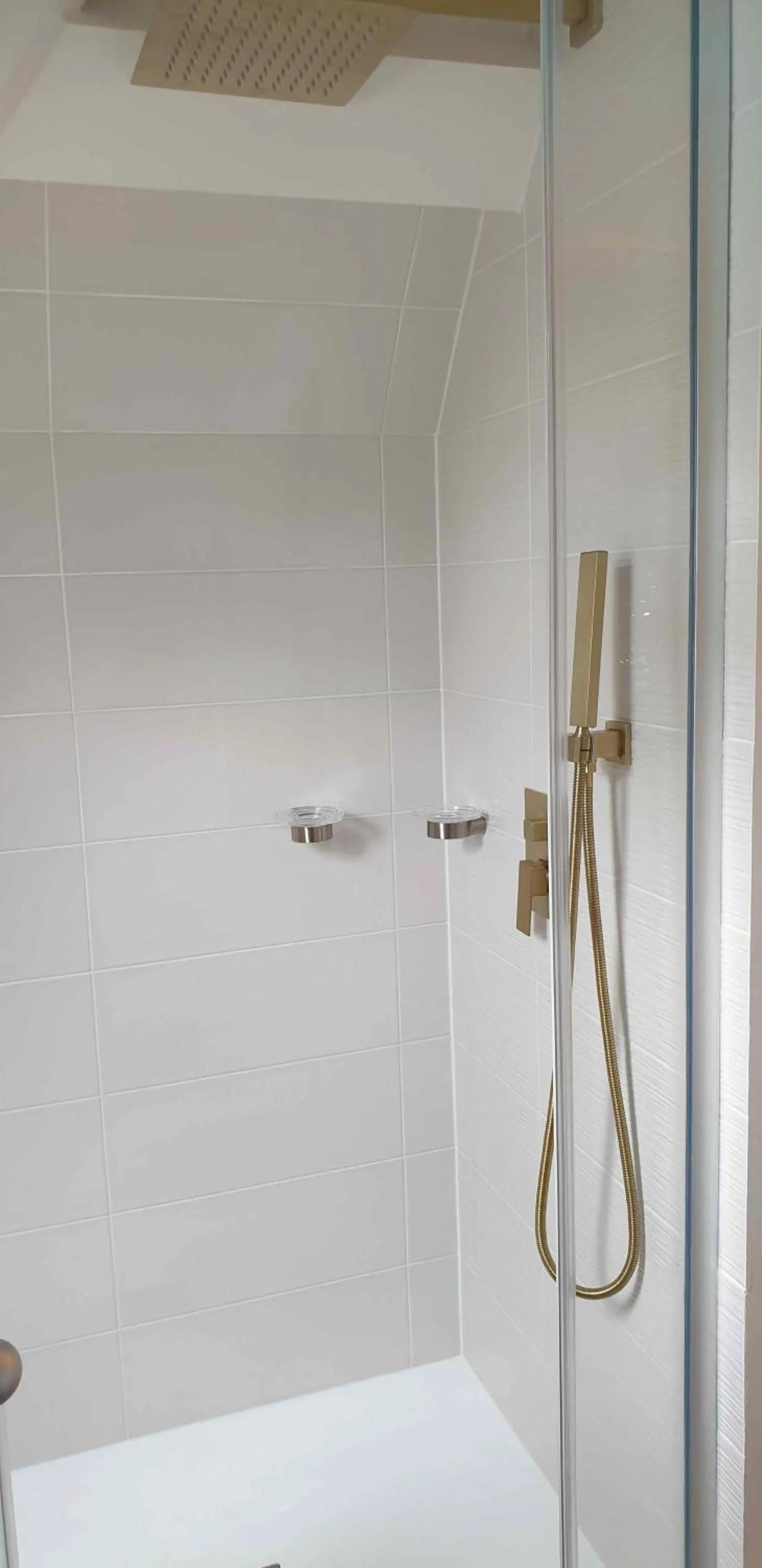 Shower in LA MAISON LEONARD
