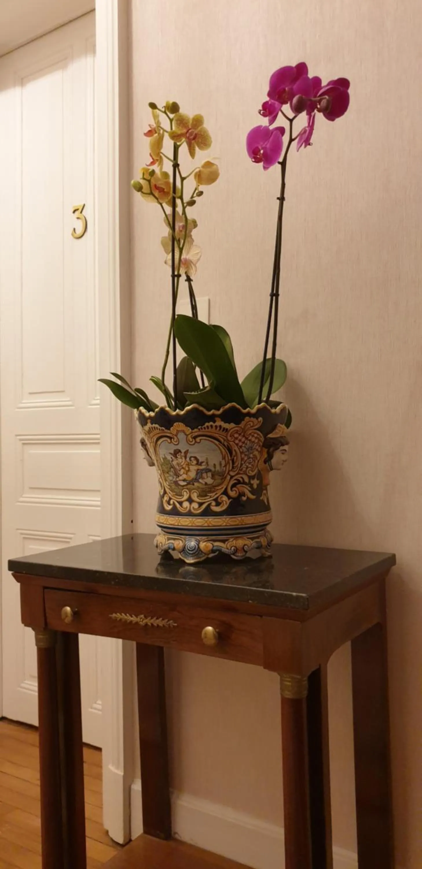 Property building in LA MAISON LEONARD