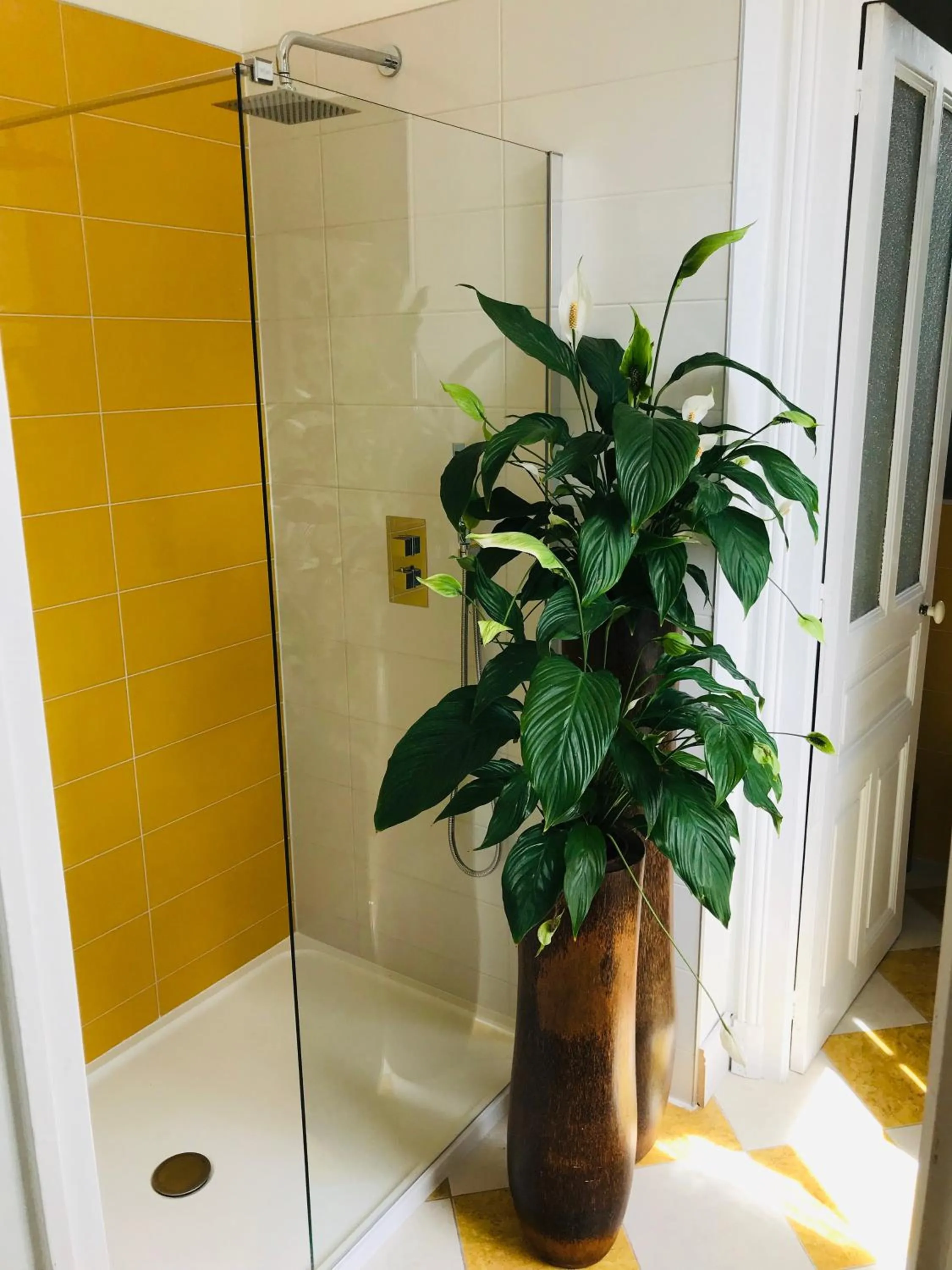 Bathroom in LA MAISON LEONARD