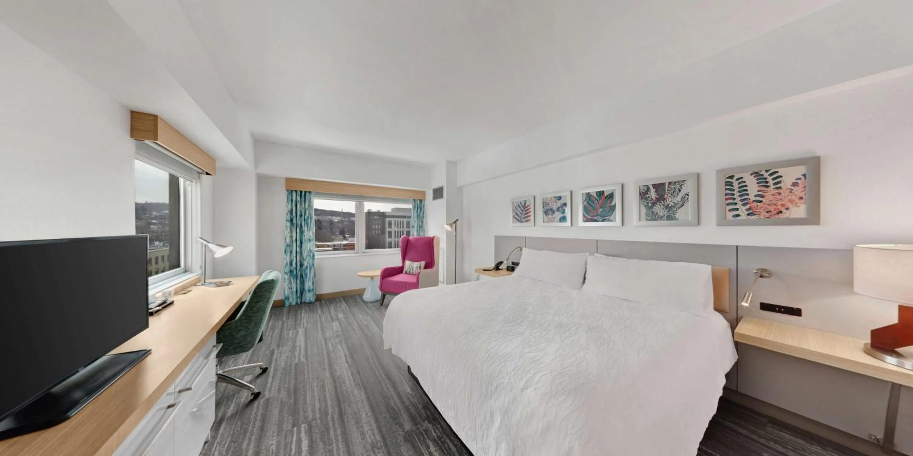 Photo of the whole room, Bed in Hilton Garden Inn Ithaca