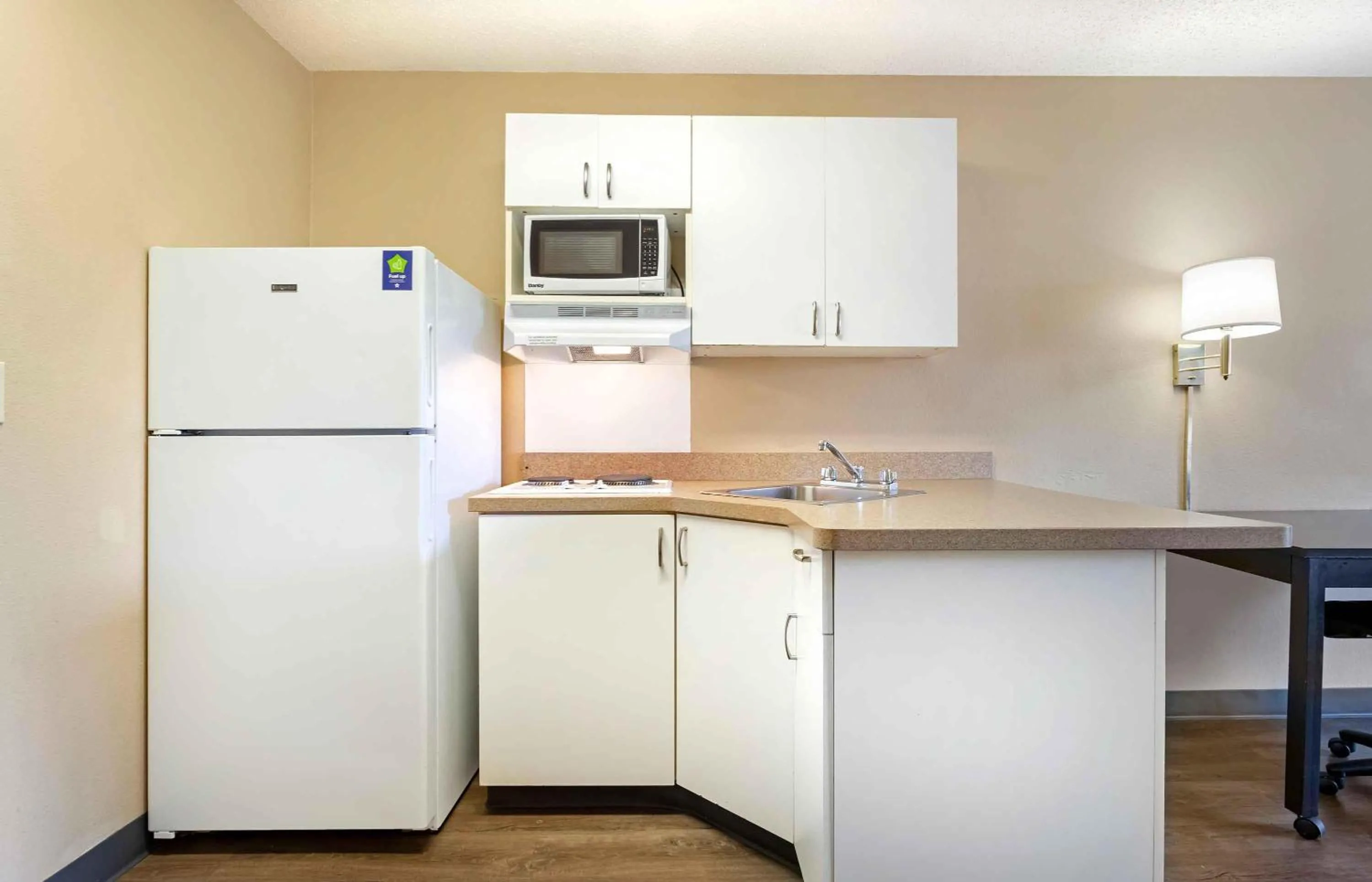 Kitchen or kitchenette in Extended Stay America Select Suites - Houston - Willowbrook - HWY 249