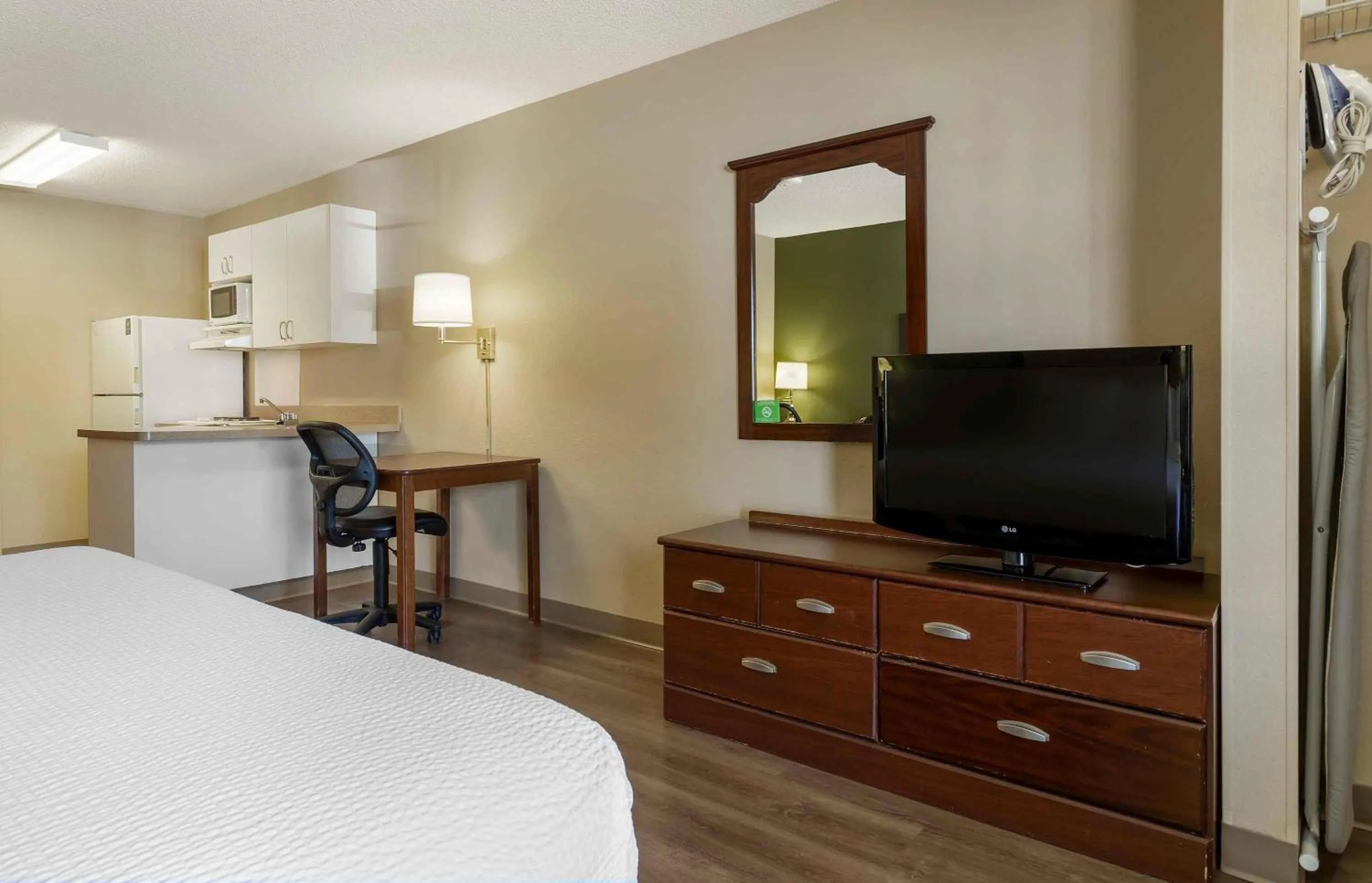 Bedroom, Bed in Extended Stay America Select Suites - Houston - Willowbrook - HWY 249