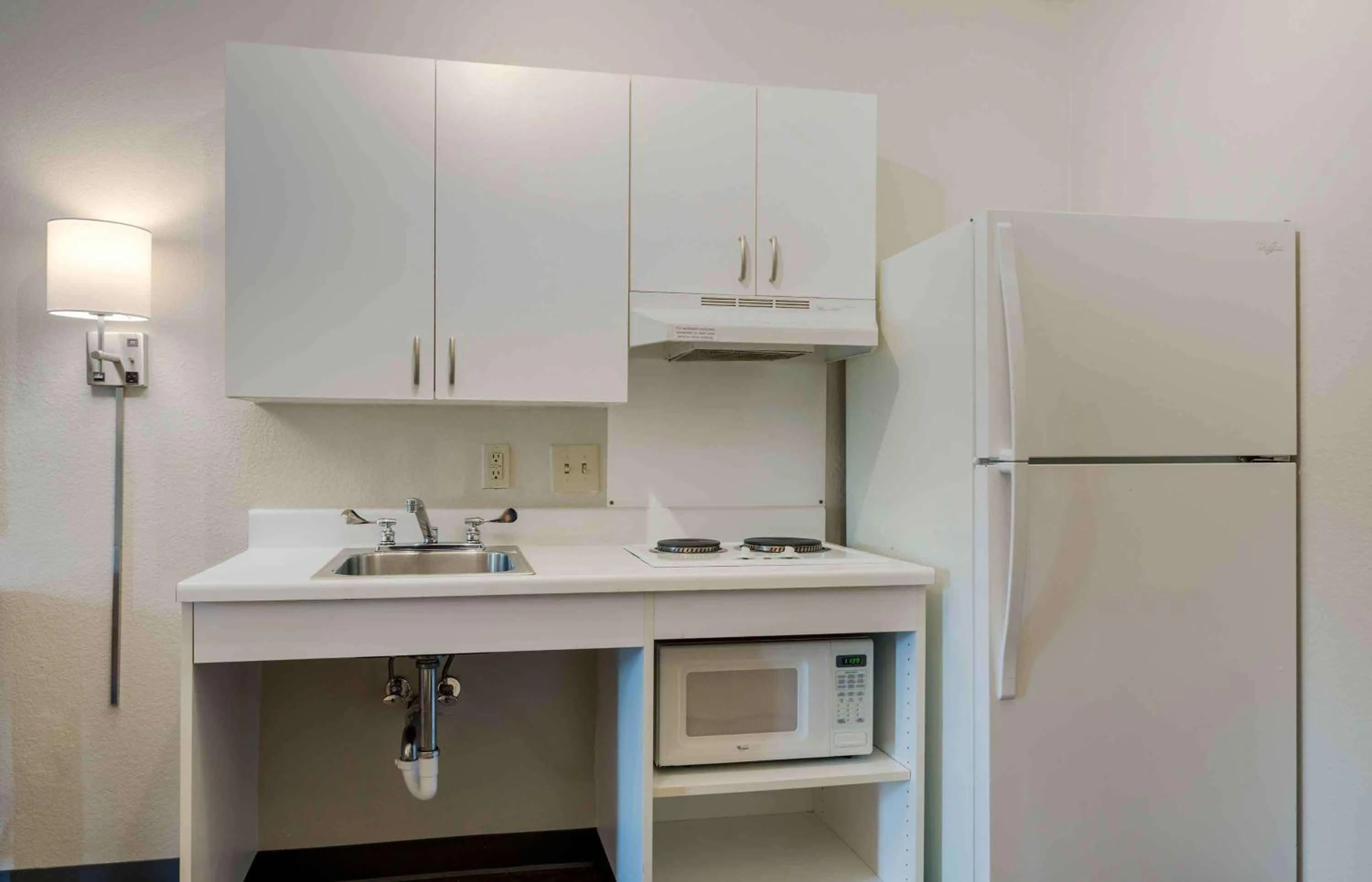 Kitchen or kitchenette in Extended Stay America Select Suites - Dallas - Lewisville