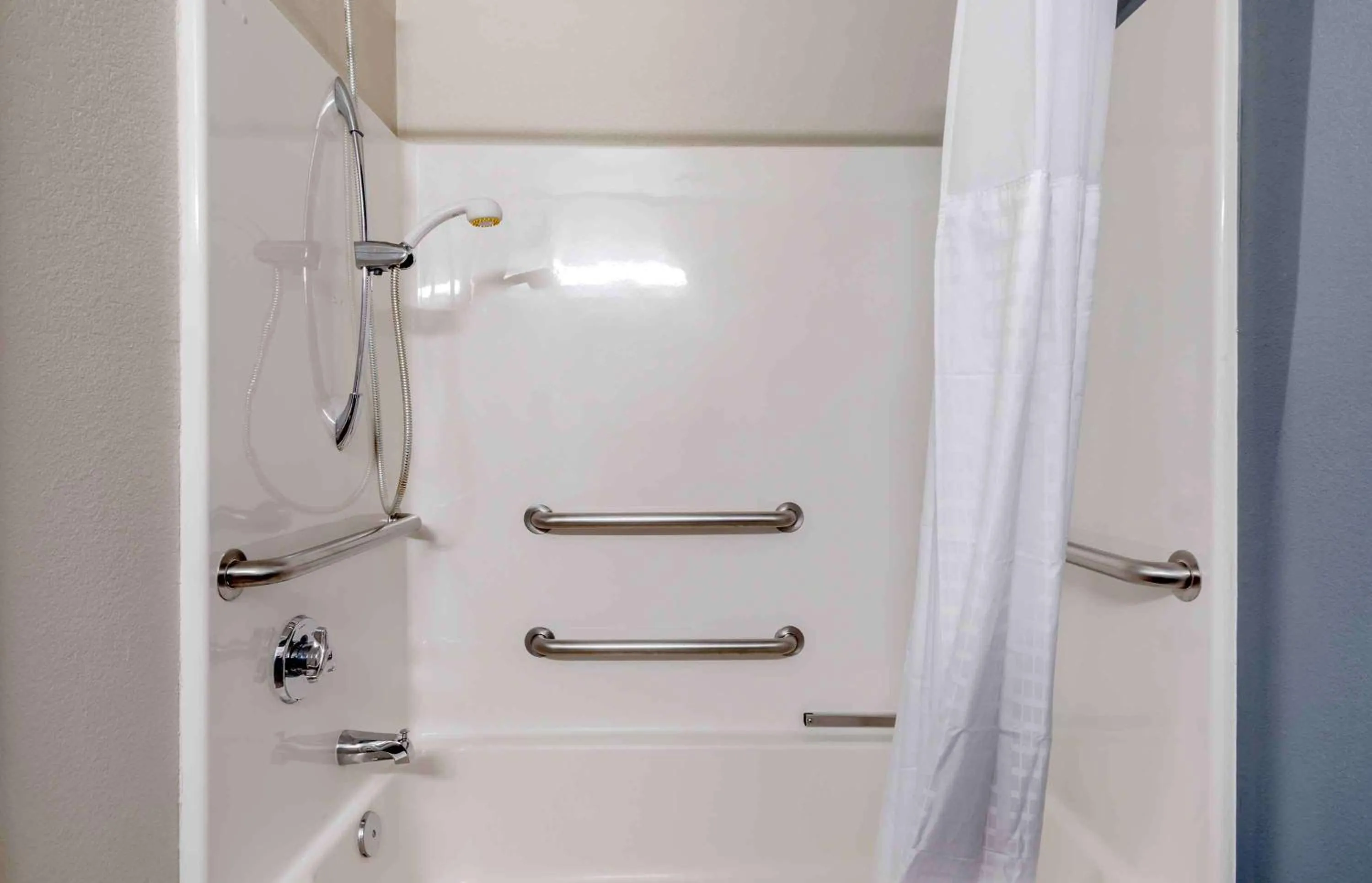 Bathroom in Extended Stay America Select Suites - Dallas - Lewisville
