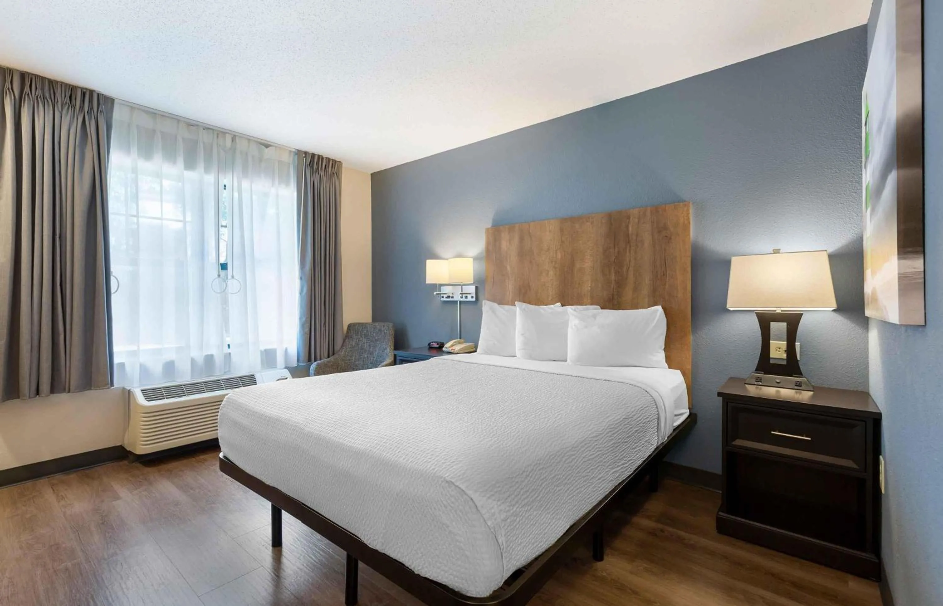 Bedroom, Bed in Extended Stay America Suites - Washington, DC - Alexandria - Landmark
