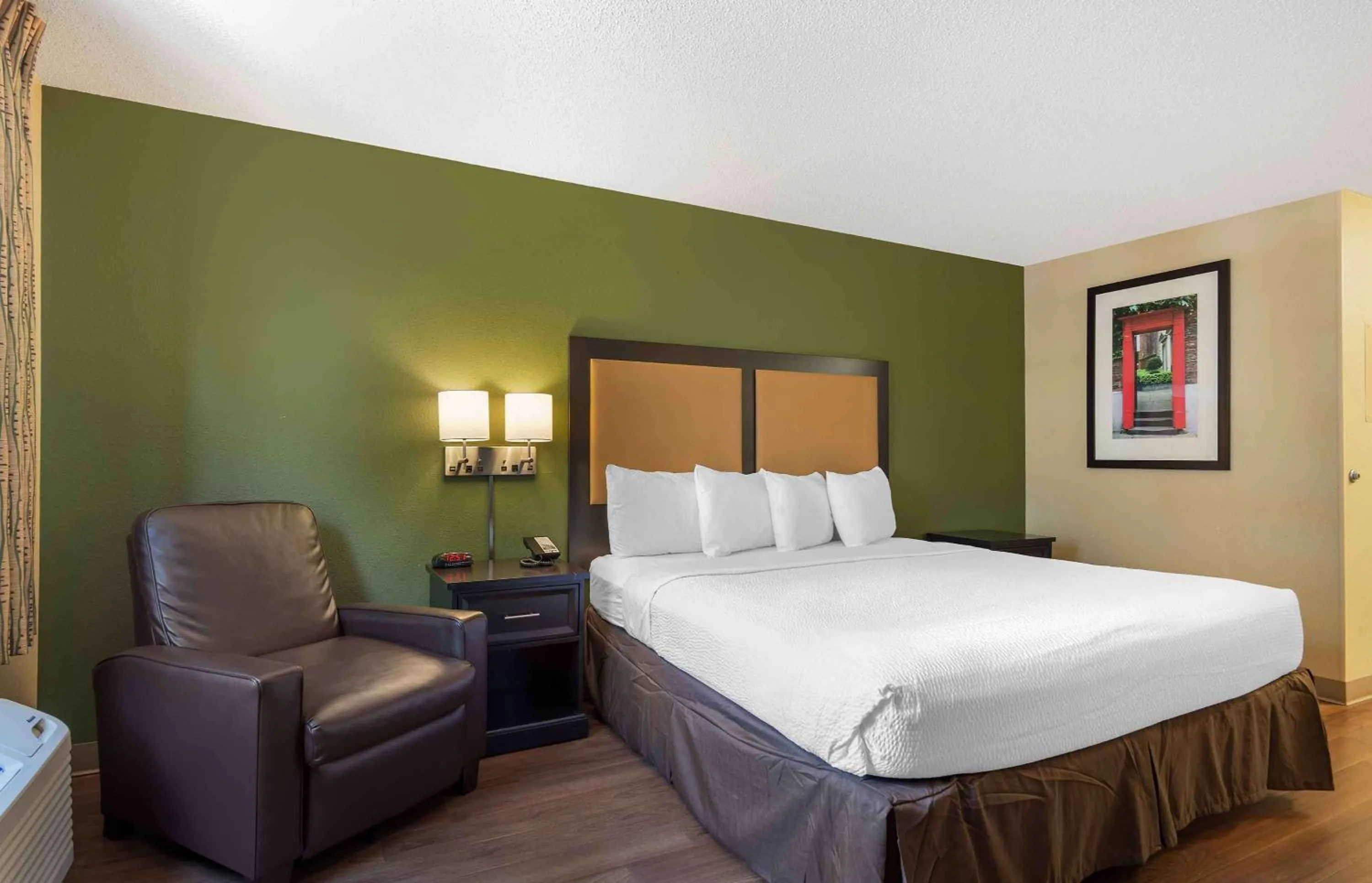 Bedroom, Bed in Extended Stay America Select Suites - Atlanta - Morrow