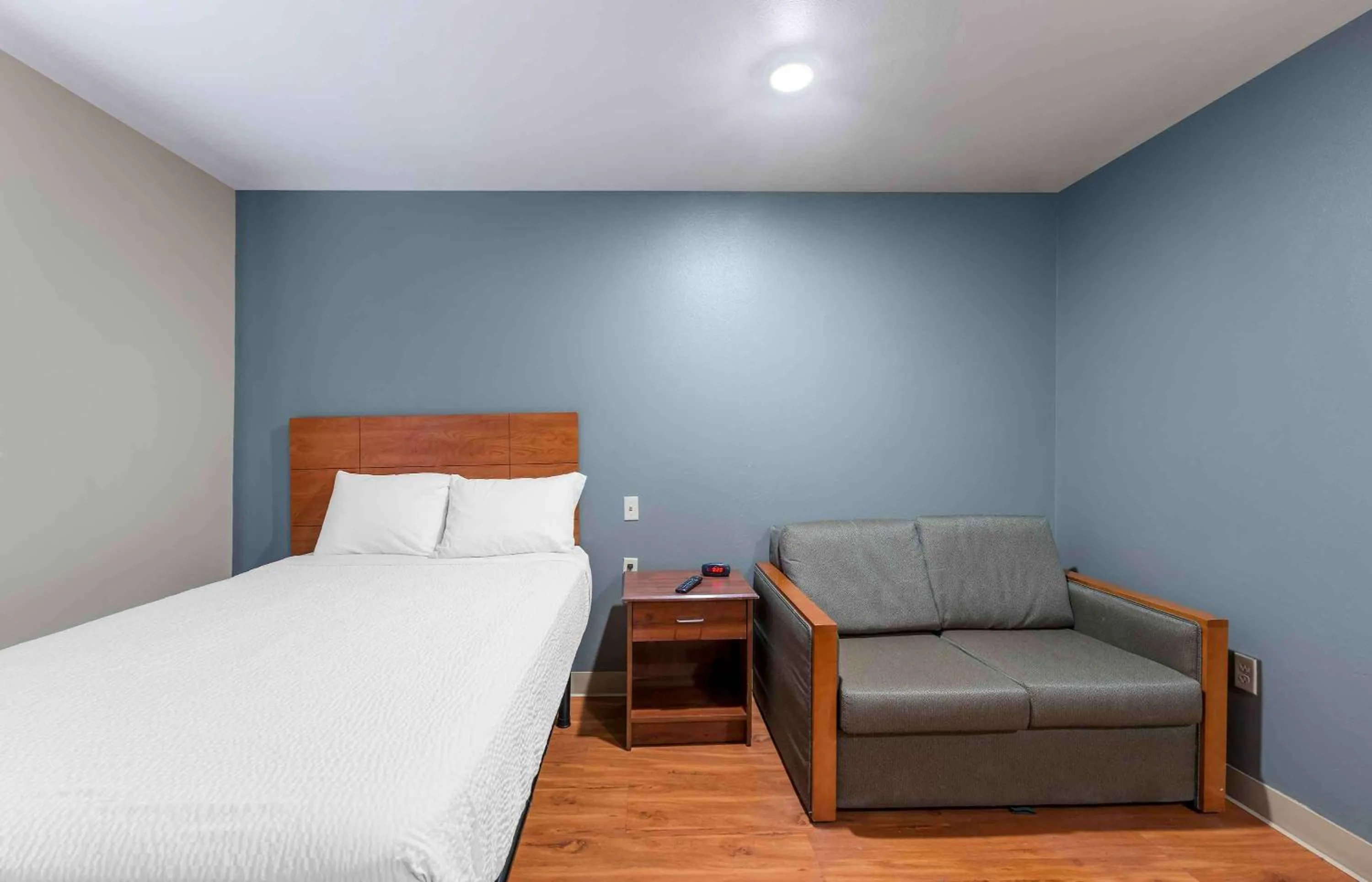 Bedroom, Bed in Extended Stay America Select Suites - Lubbock - West