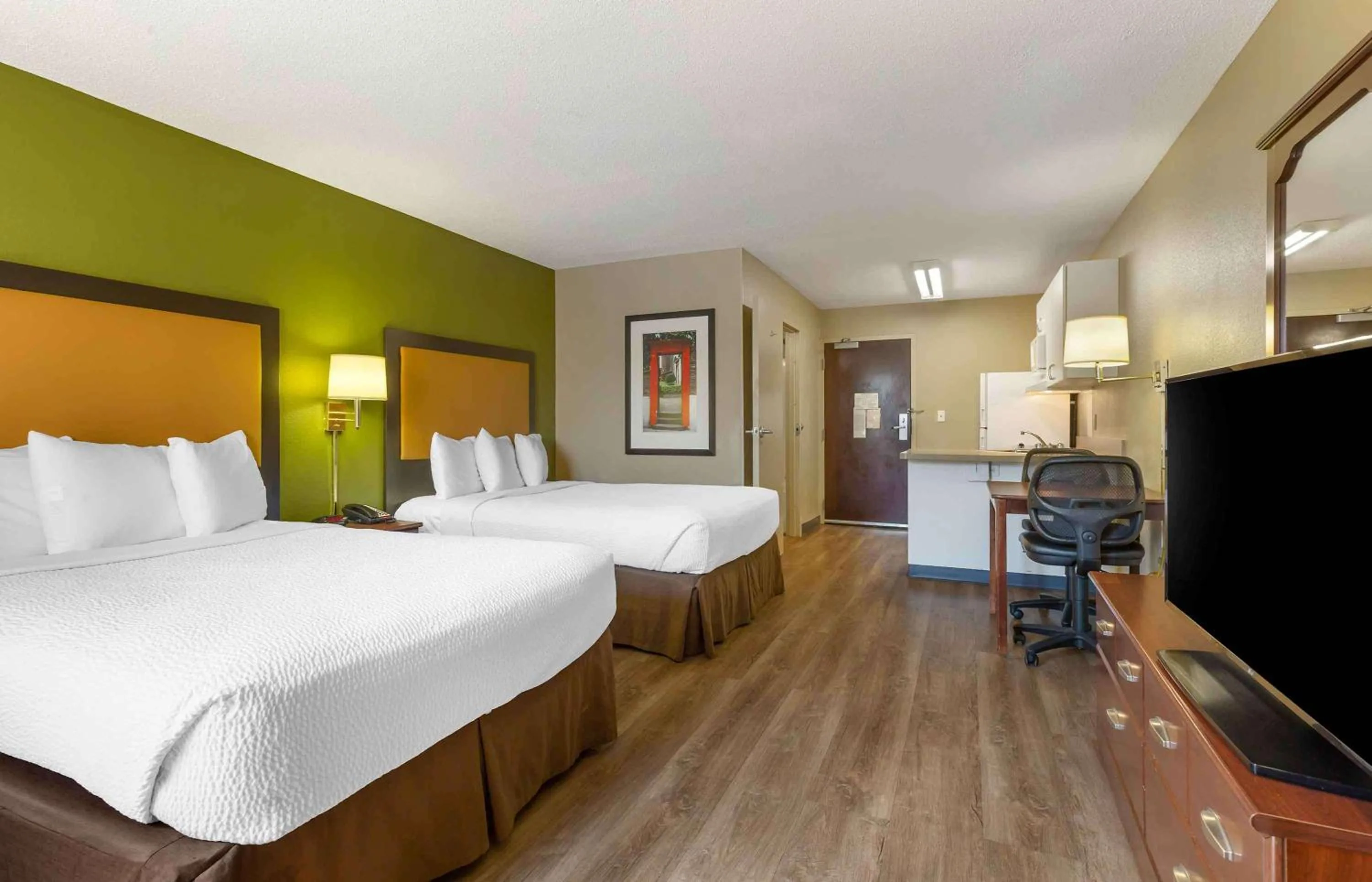 Bedroom, Bed in Extended Stay America Suites - Providence - Warwick