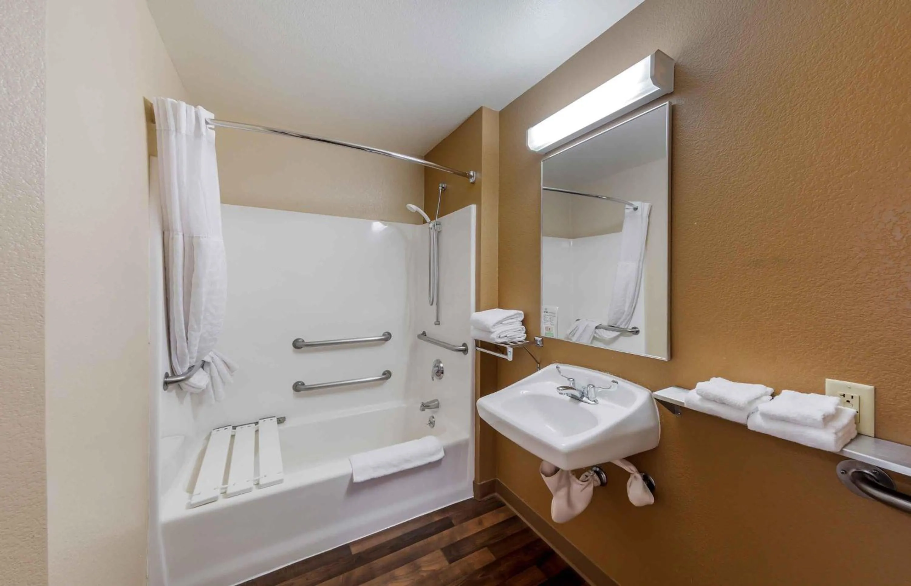 Bathroom in Extended Stay America Suites - Los Angeles - Simi Valley