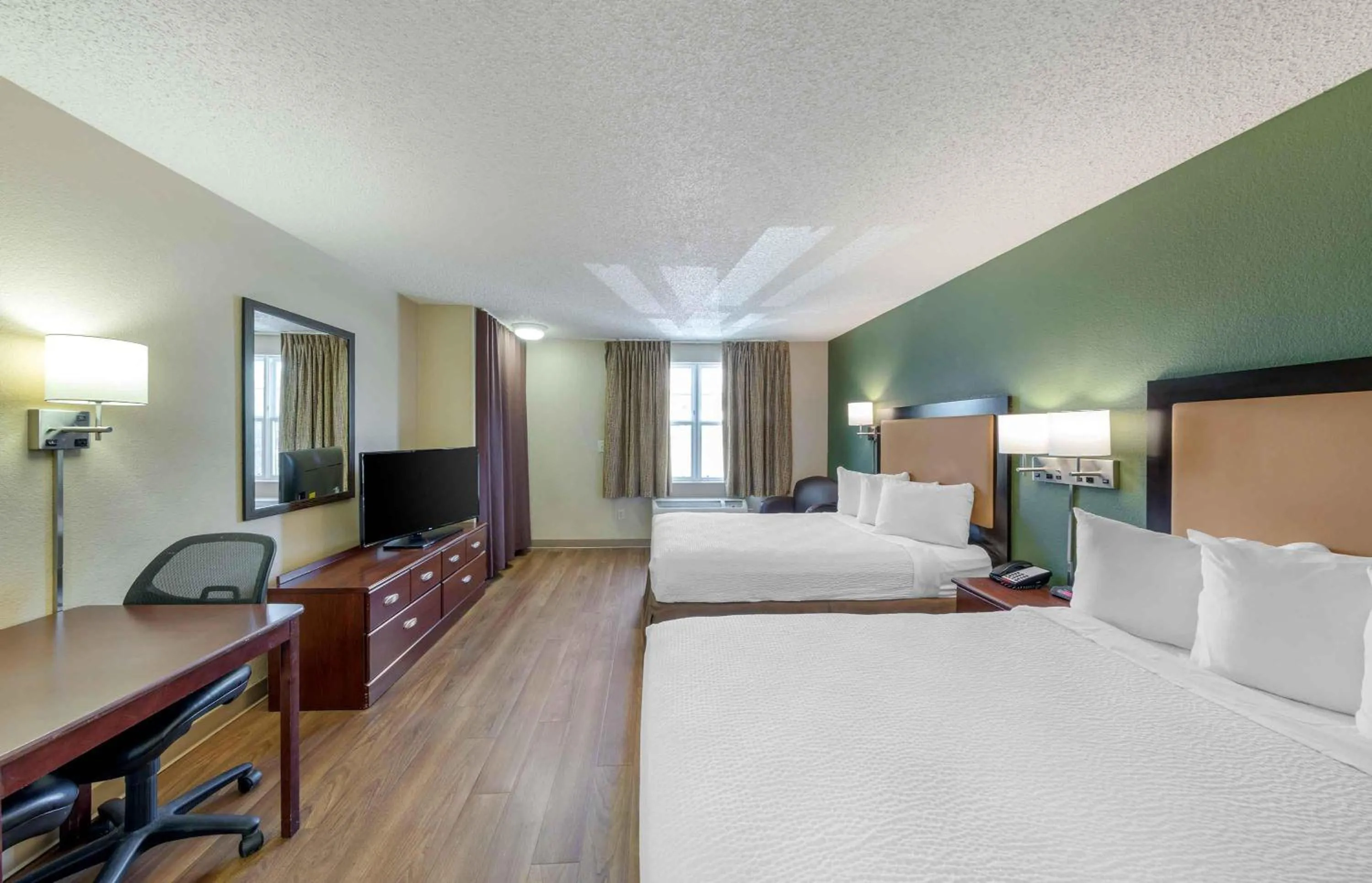 Bedroom, Bed in Extended Stay America Suites - Los Angeles - Simi Valley