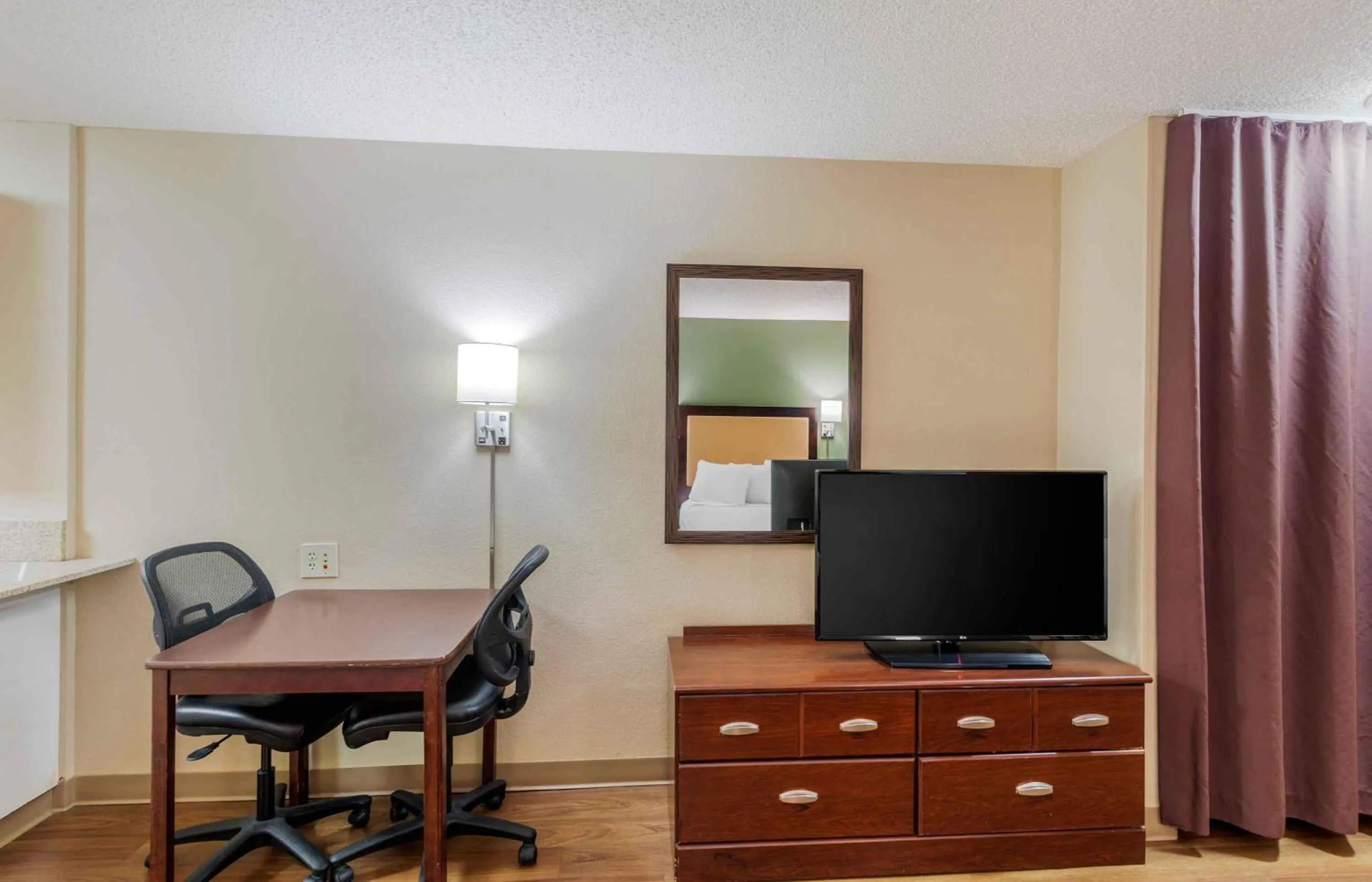 Bedroom in Extended Stay America Suites - Los Angeles - Simi Valley
