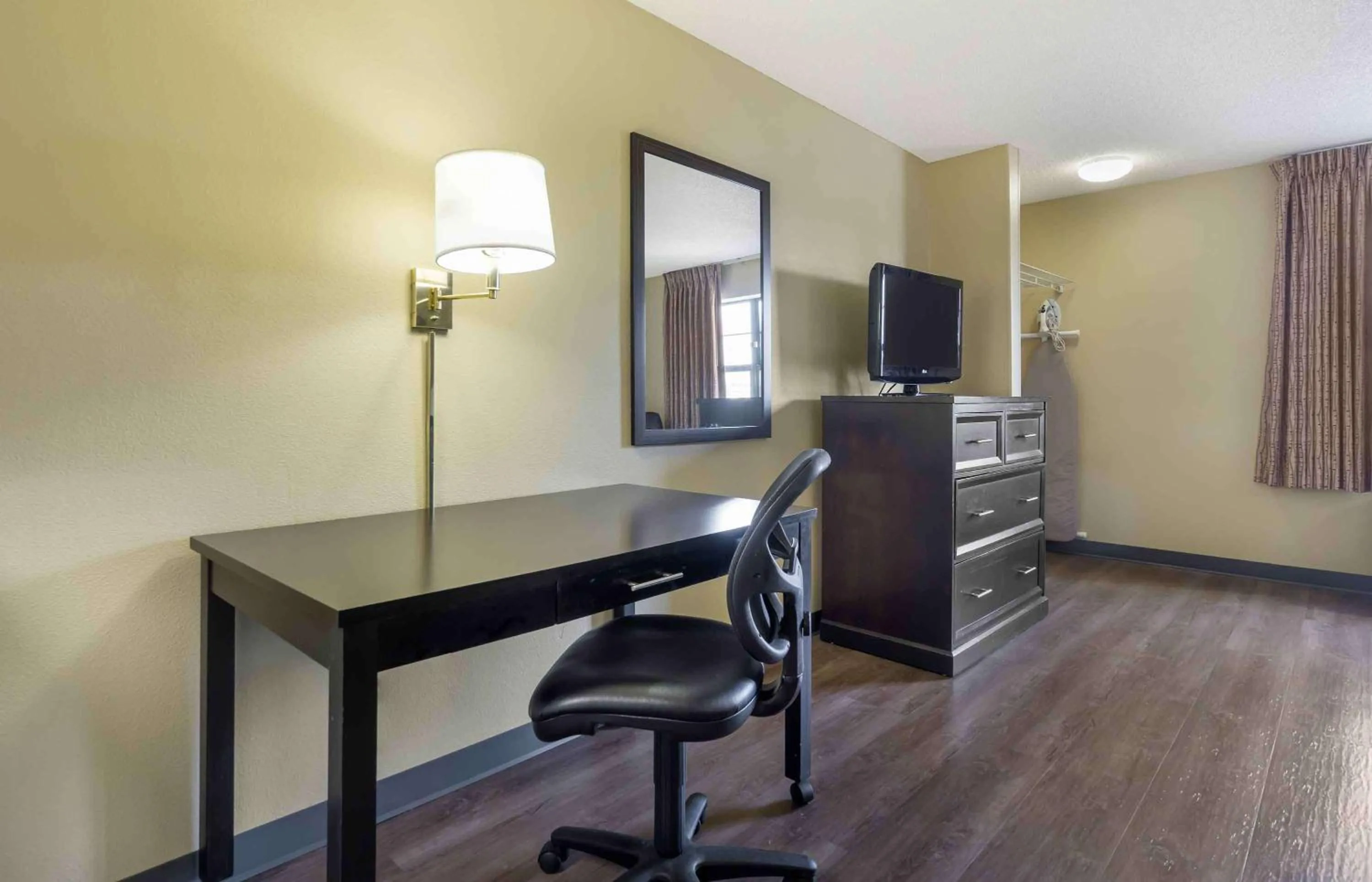 Bedroom in Extended Stay America Suites - Tacoma - Fife