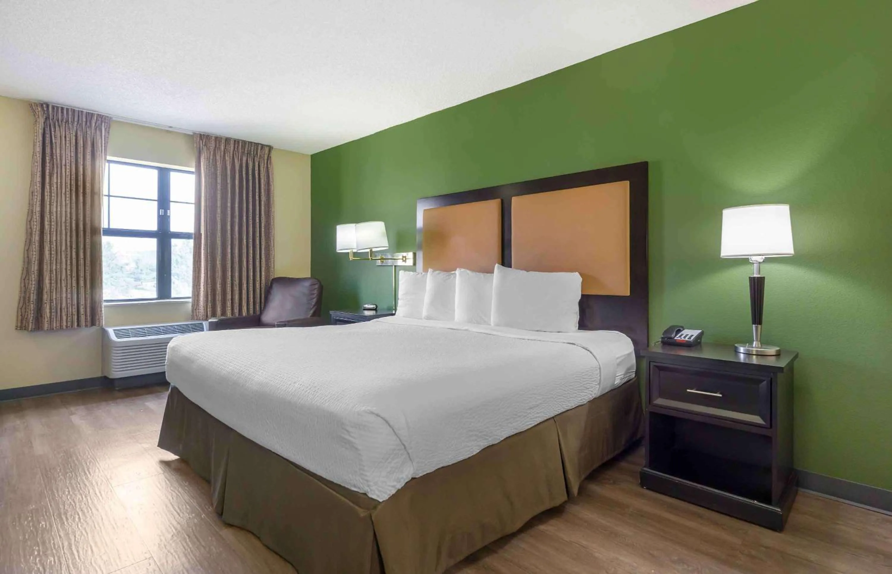 Bedroom, Bed in Extended Stay America Suites - Tacoma - Fife